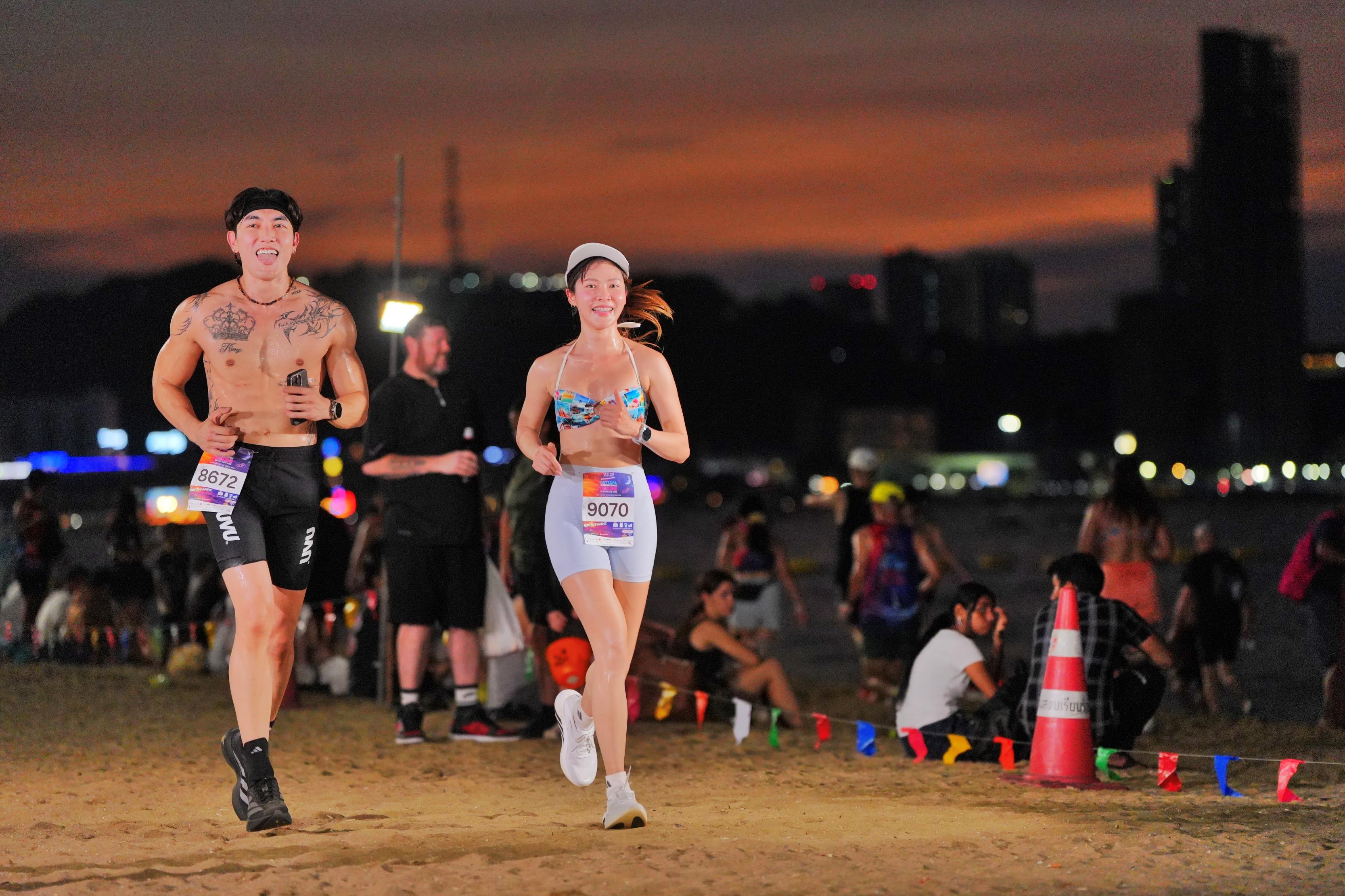 สีสันนักวิ่งริมชายหาดพัทยาในงาน Bikini Beach Race 2026