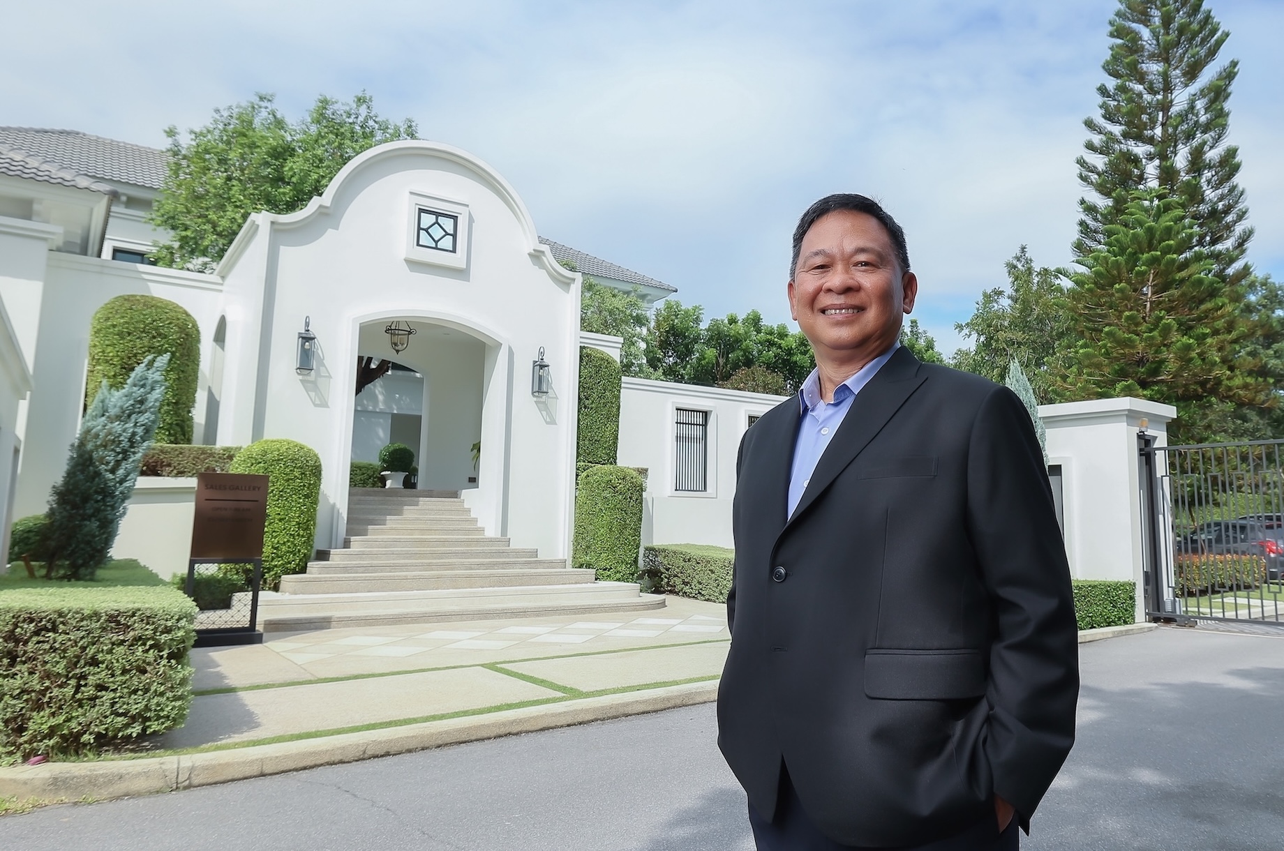 ร.อ. กรี เดชชัย กรรมการผู้จัดการใหญ่ ธุรกิจที่อยู่อาศัย บริษัท เซ็นทรัลพัฒนา จำกัด (มหาชน)