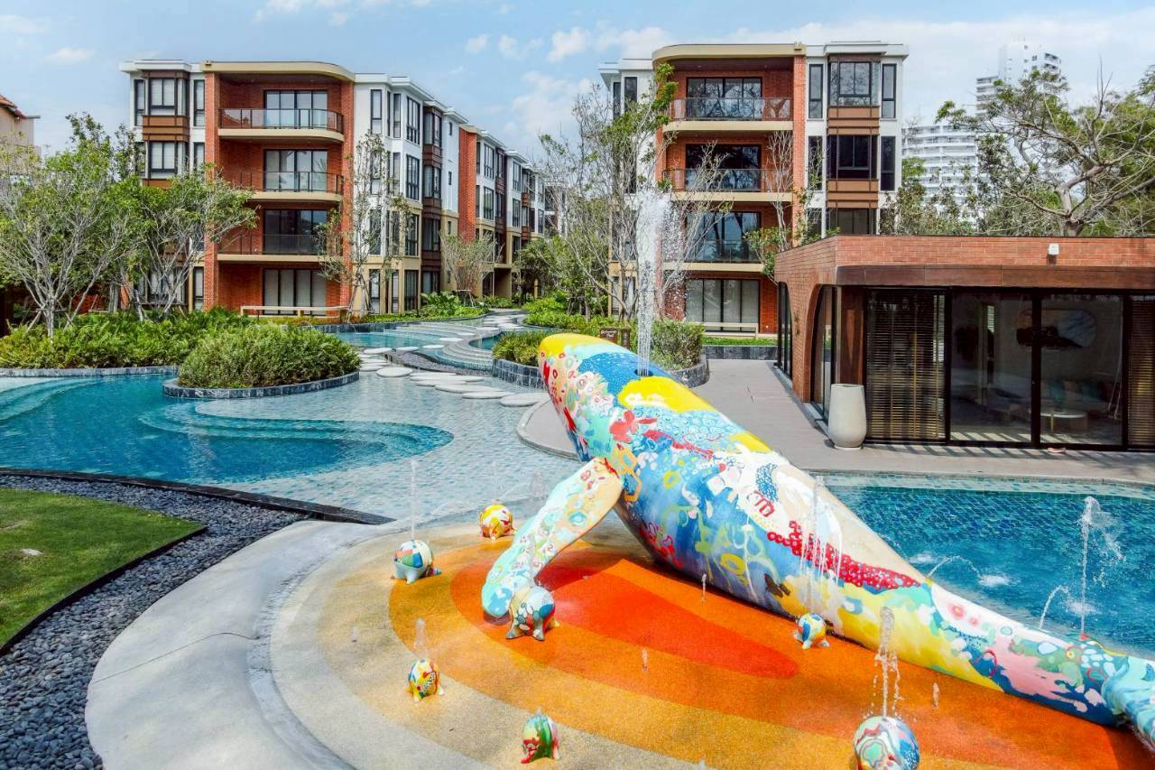 ภาพพื้นที่ส่วนกลางและสระว่ายน้ำ SASARA Hua Hin