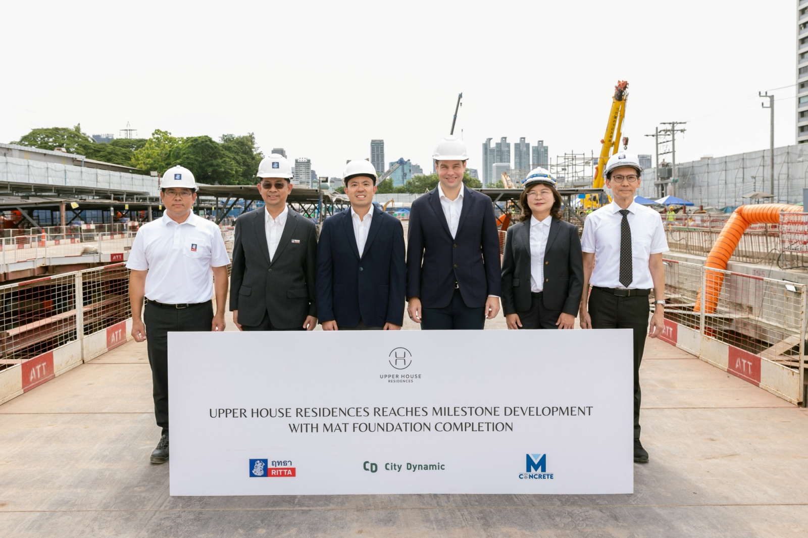 ภาพการเทคอนกรีตฐานรากโครงการ Upper House Residences Bangkok