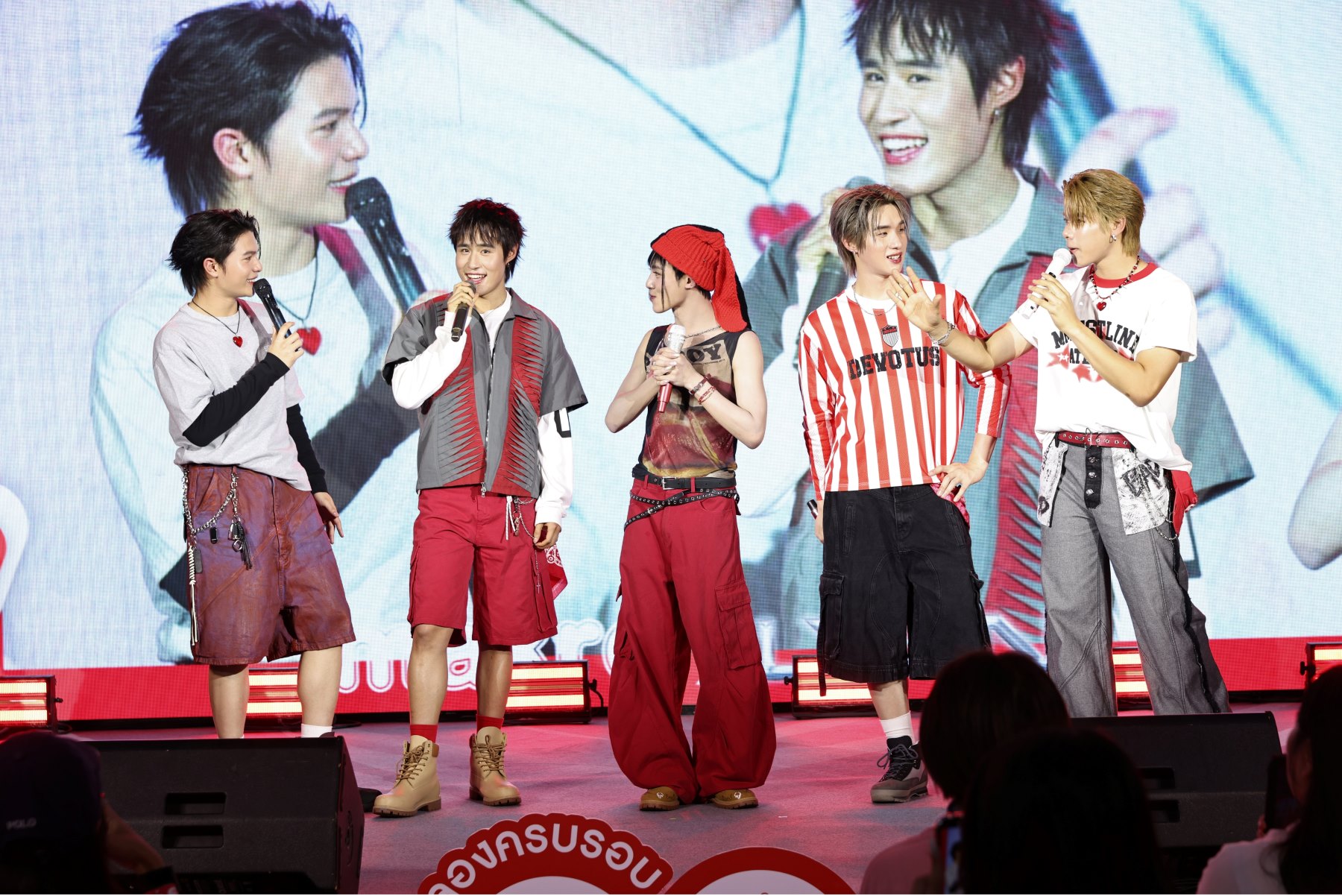 LYKN เปิดตัวด้วยเพลง รักมาก makro