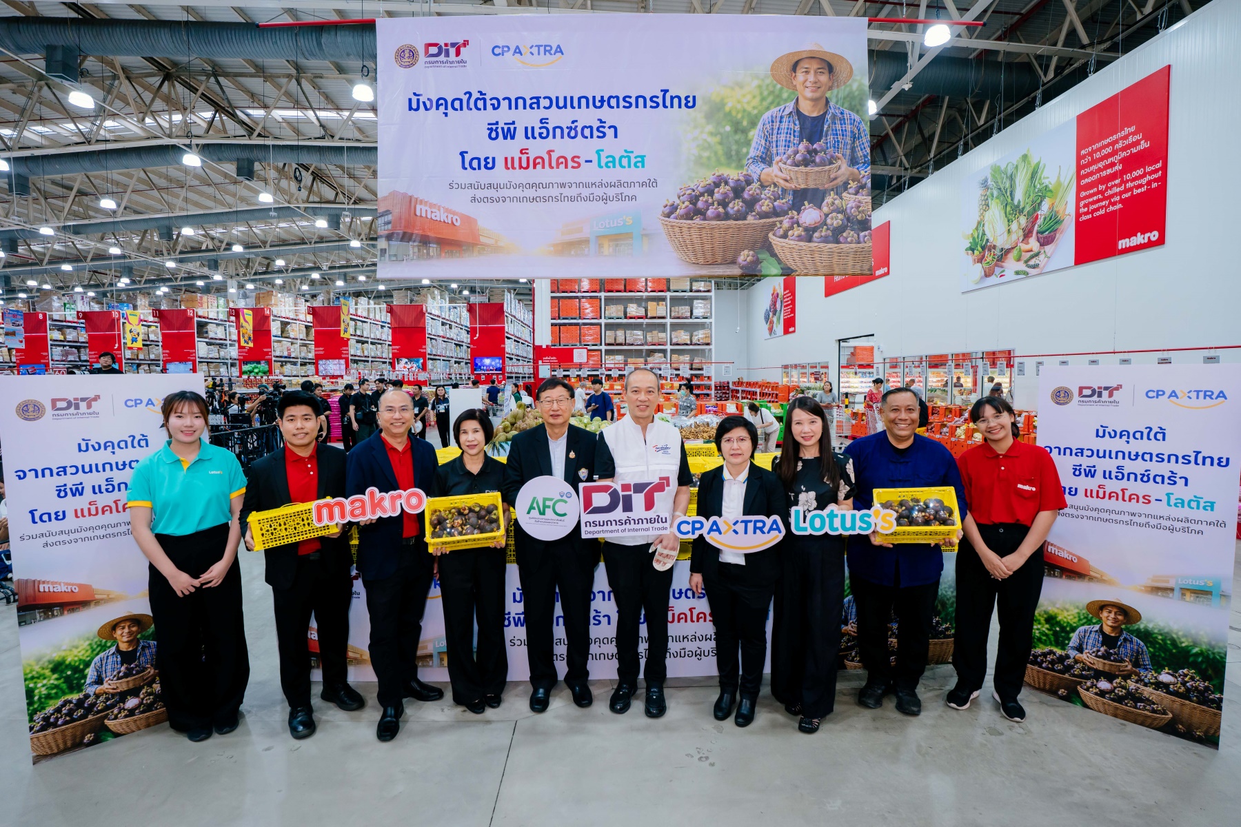 ผลไม้ไทยในโครงการสนับสนุนเกษตรกร อาทิ ลำไย มะพร้าว แตงโม และส้มโอ