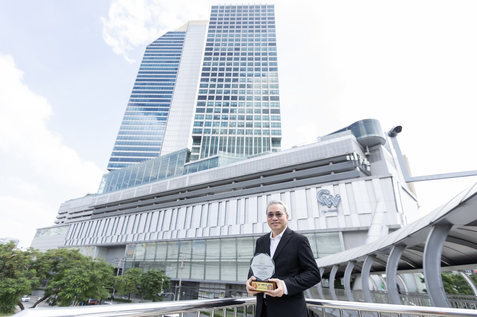 คณะผู้บริหารและตัวแทนองค์กรที่ได้รับรางวัลในงาน ASEAN Energy Awards 2026