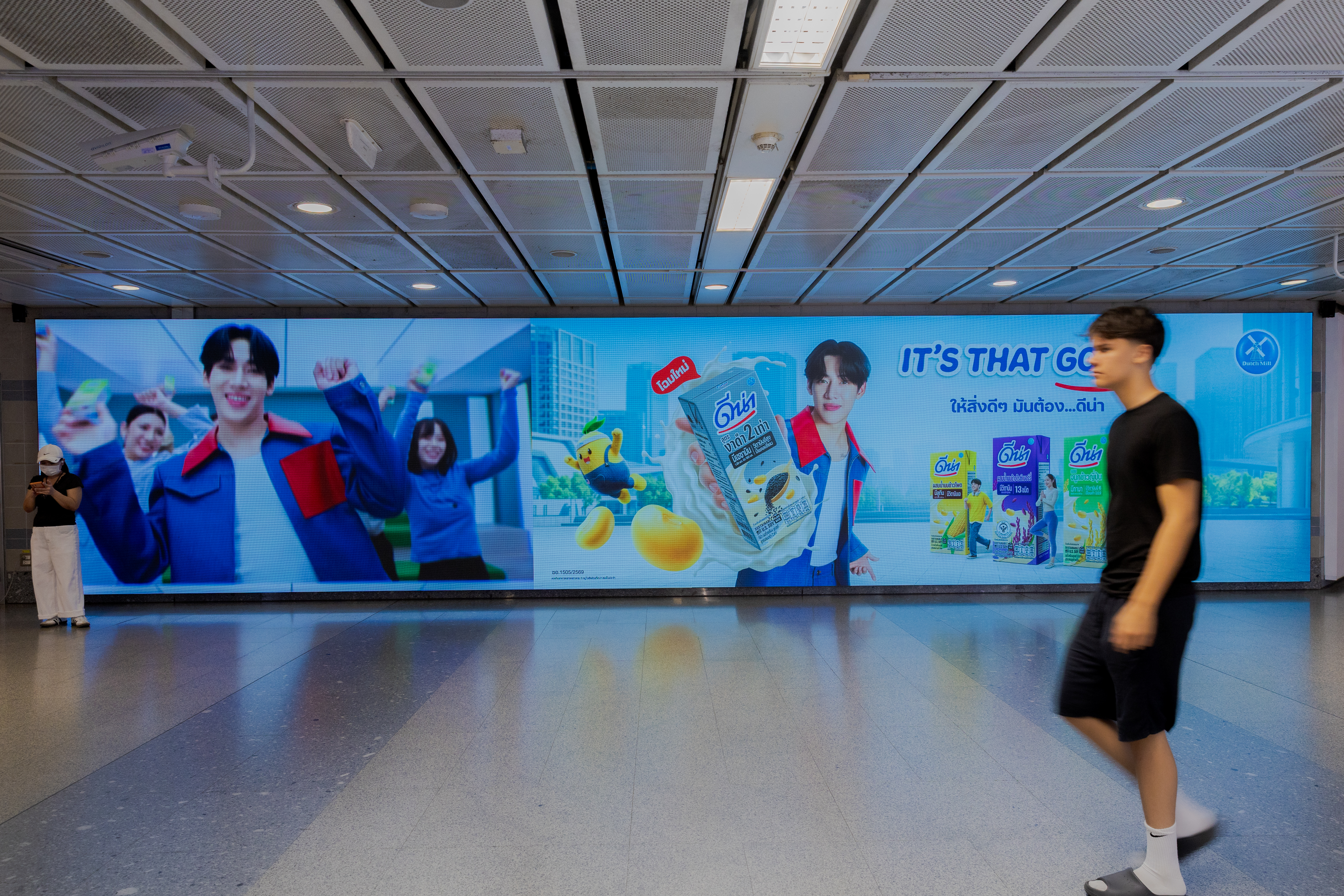 ตัวอย่างสื่อ OOH ดีน่า ในระบบรถไฟฟ้า MRT