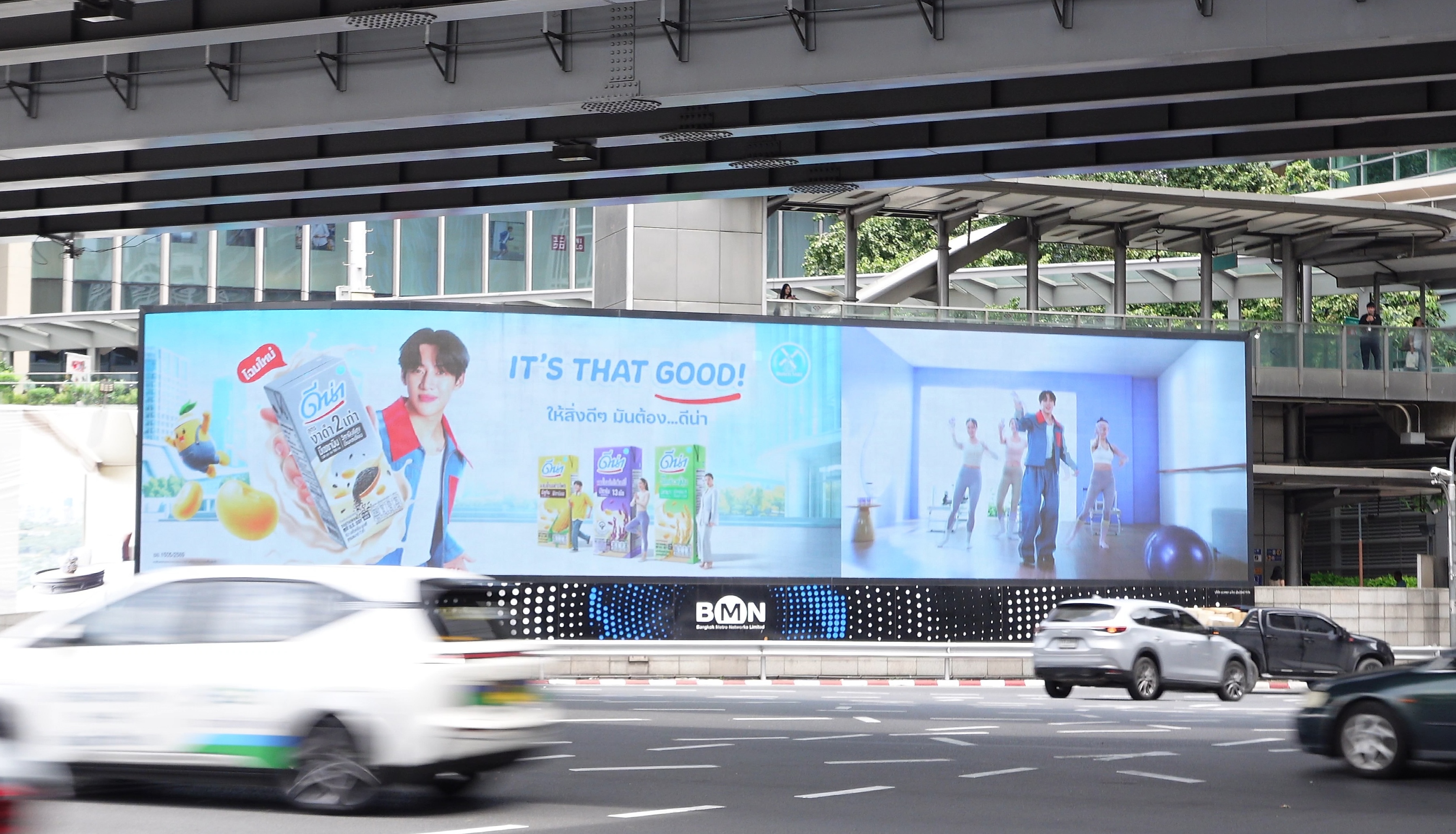 ตัวอย่างสื่อ OOH ดีน่า ในระบบรถไฟฟ้า MRT
