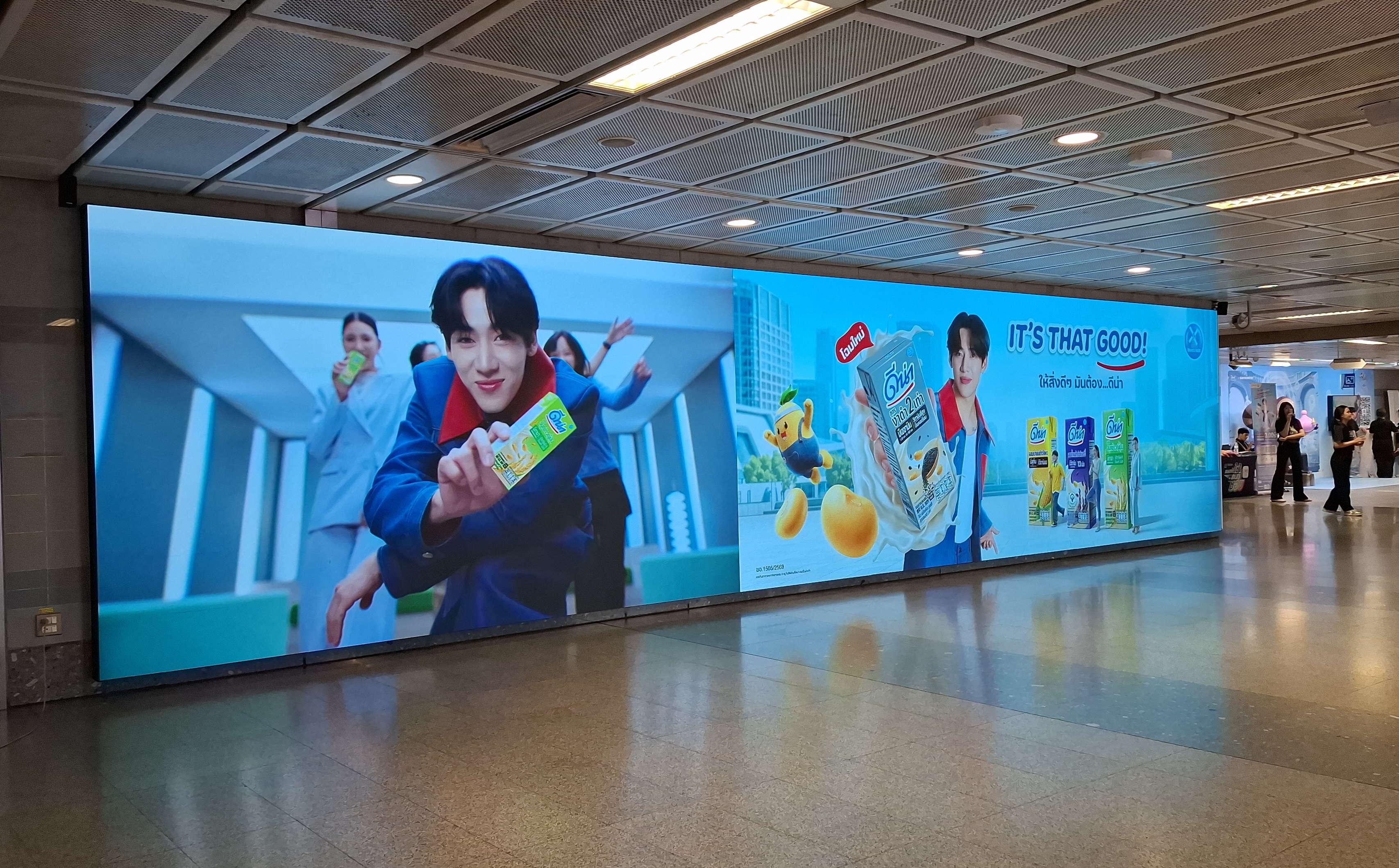 ตัวอย่างสื่อ OOH ดีน่า ในระบบรถไฟฟ้า MRT