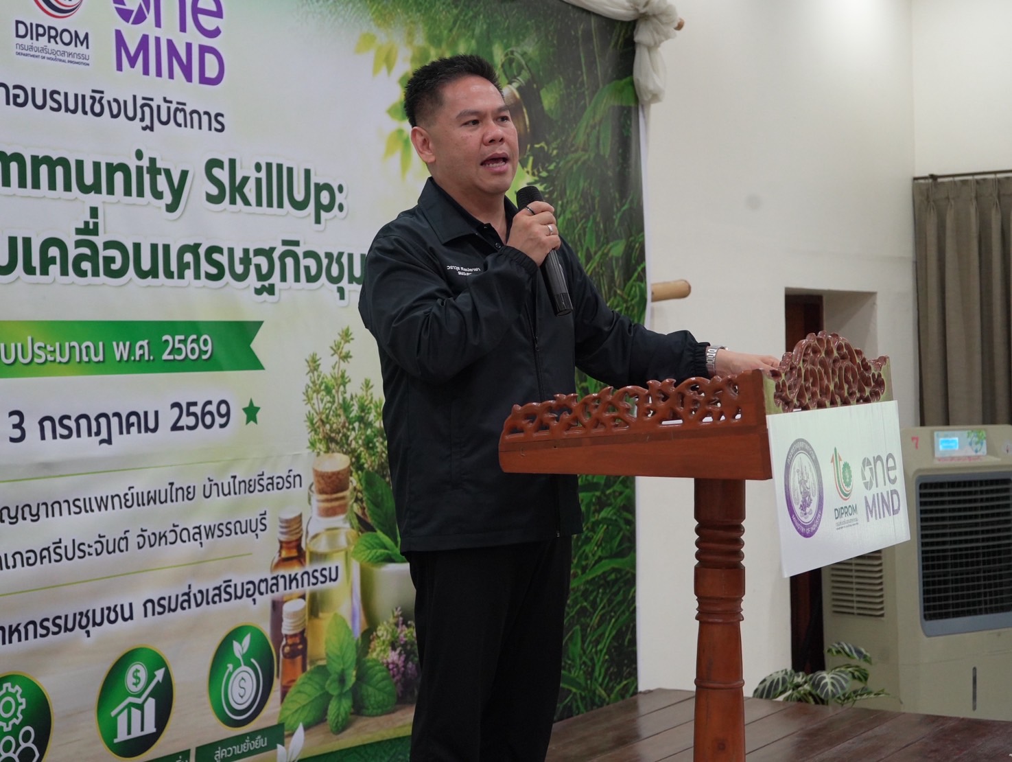 นายวราวุธ ศิลปอาชา รัฐมนตรีว่าการกระทรวงอุตสาหกรรม