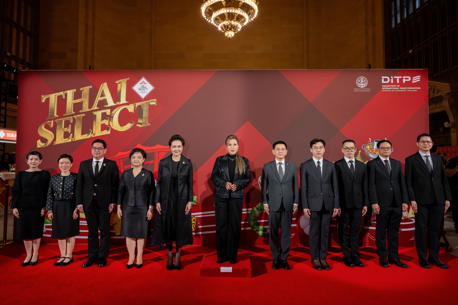 ภาพถ่ายร่วมกันในงาน THAI SELECT Festival 2026