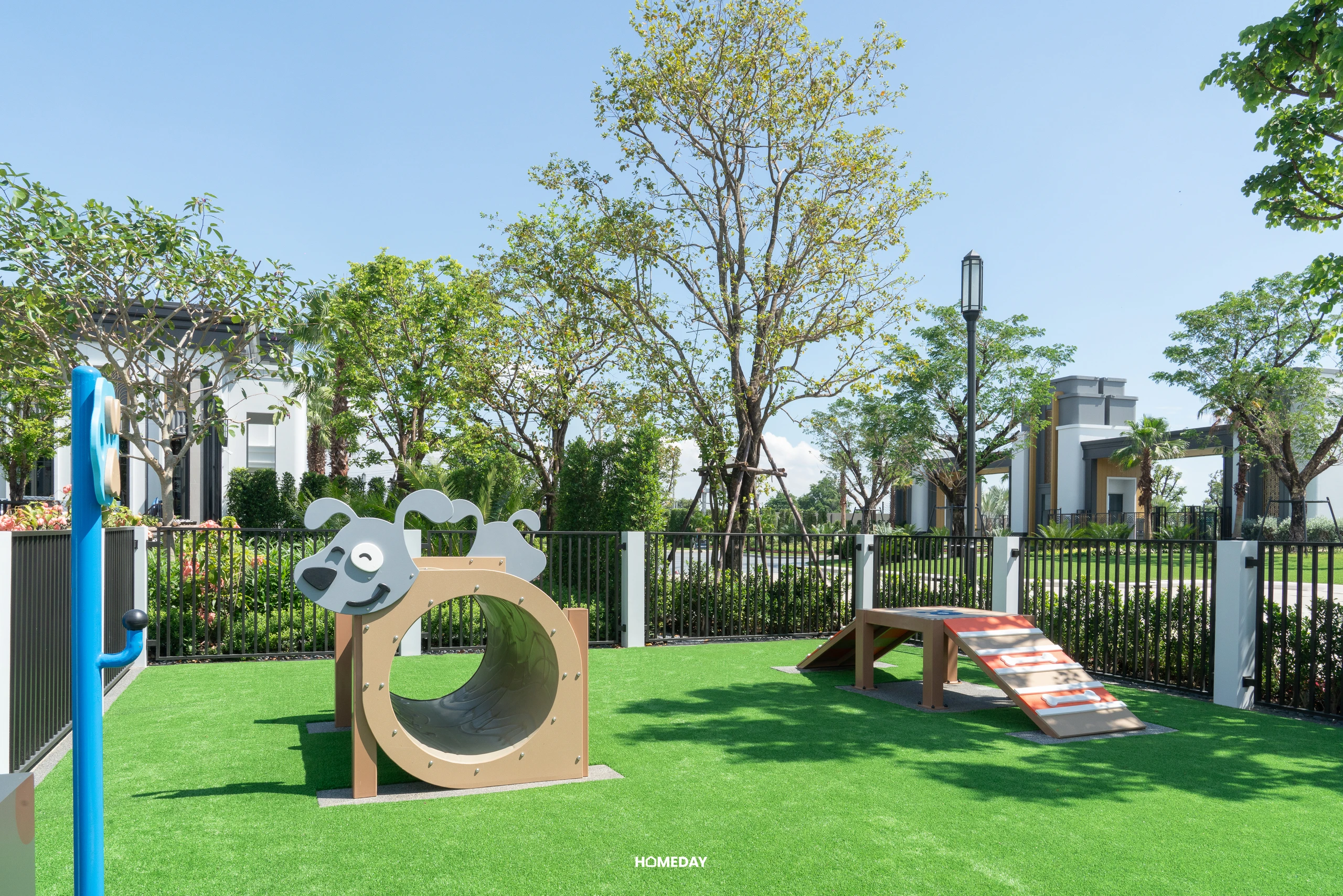 เศรษฐสิริ รัตนาธิเบศร์ — Sansiri Dog Park