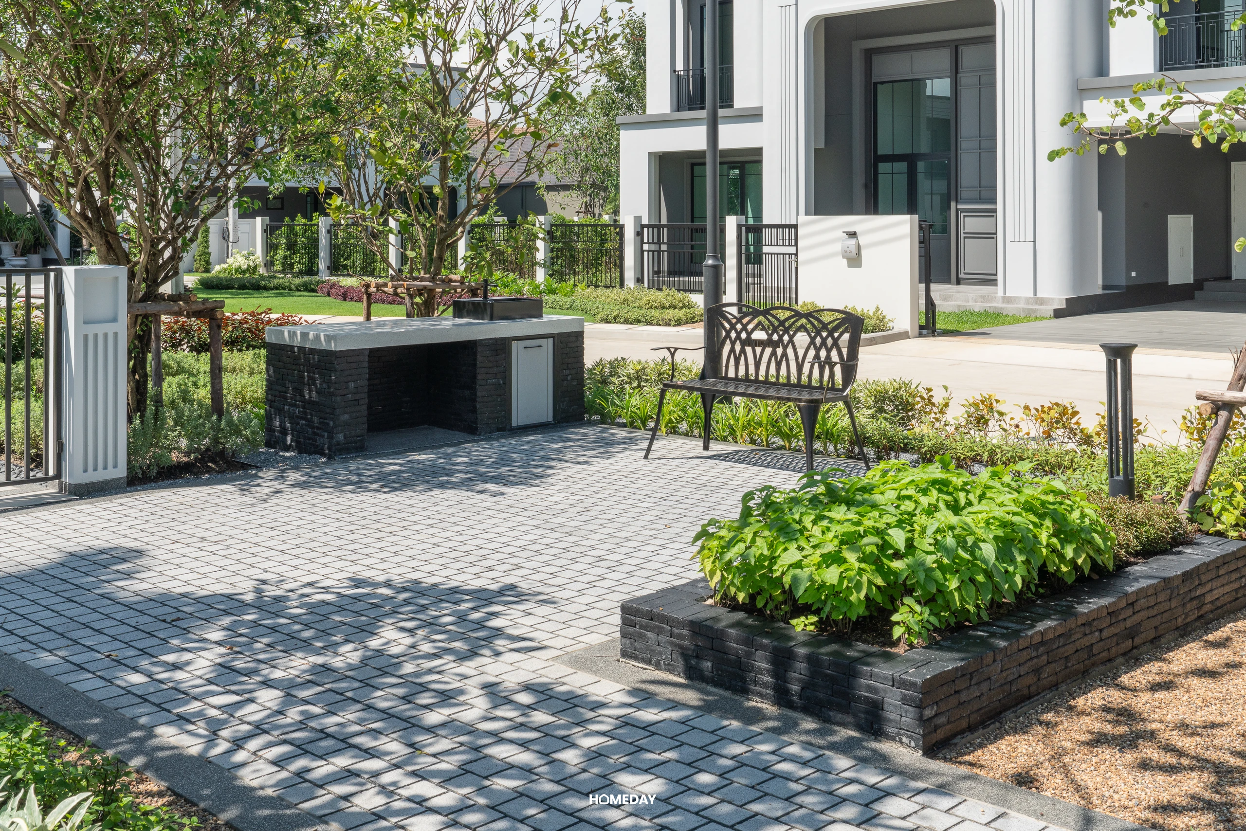 เศรษฐสิริ รัตนาธิเบศร์ — Sansiri Backyard