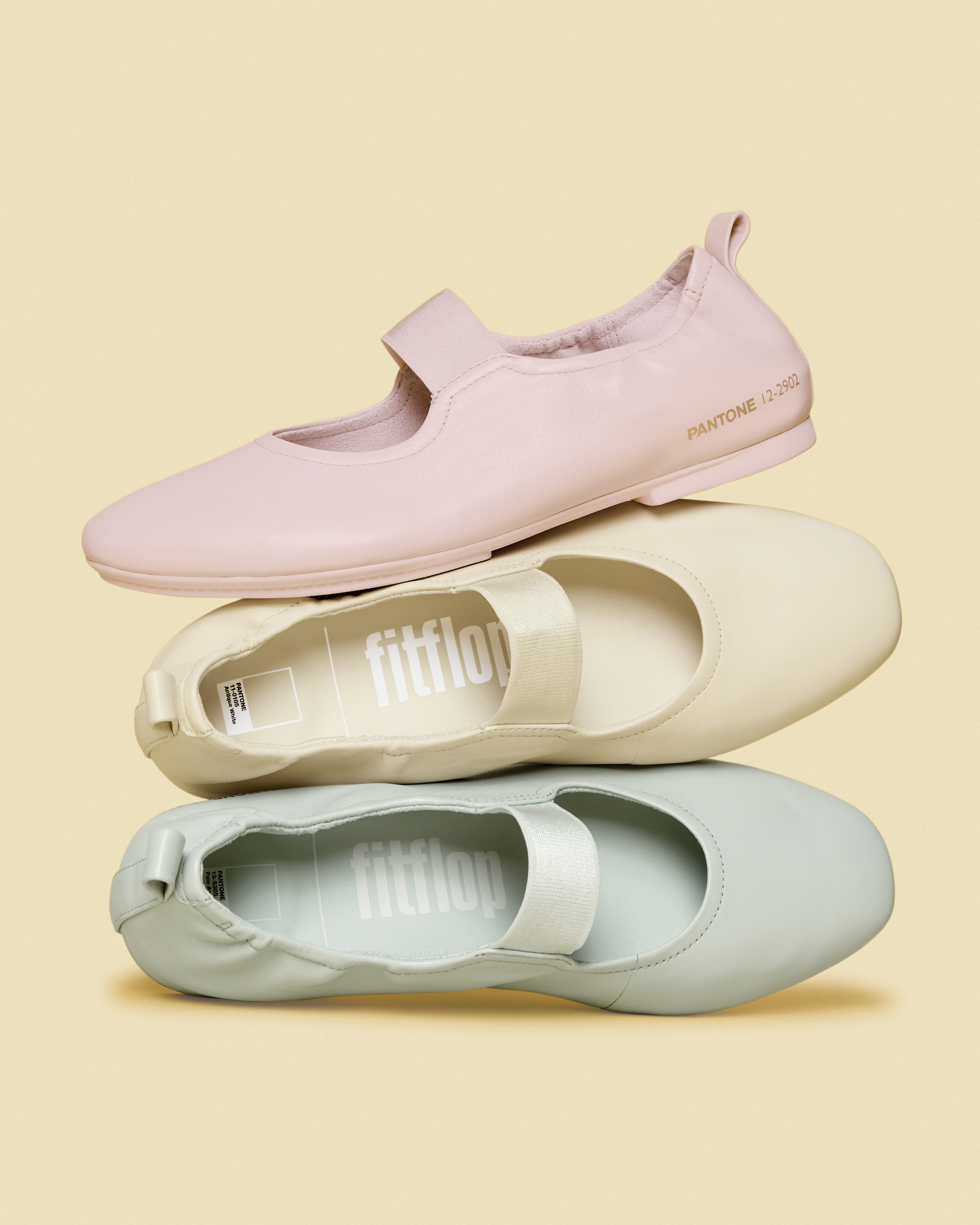 รองเท้าแมรี่เจนรุ่น Delicato Poise Leather Mary Janes จากคอลเลกชัน FitFlop x Pantone