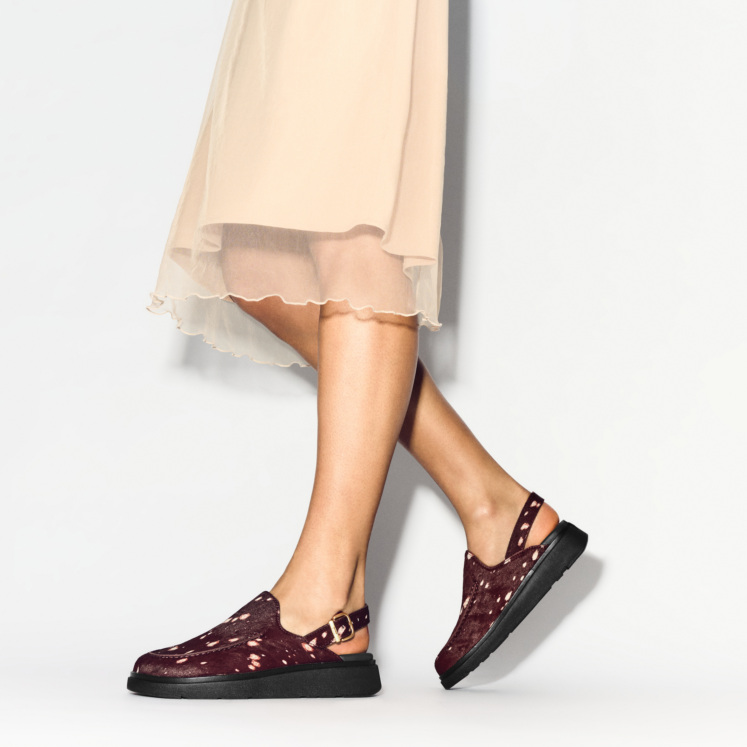 FitFlop x Ester Manas รองเท้าแตะเปิดส้นสีแดงไวน์
