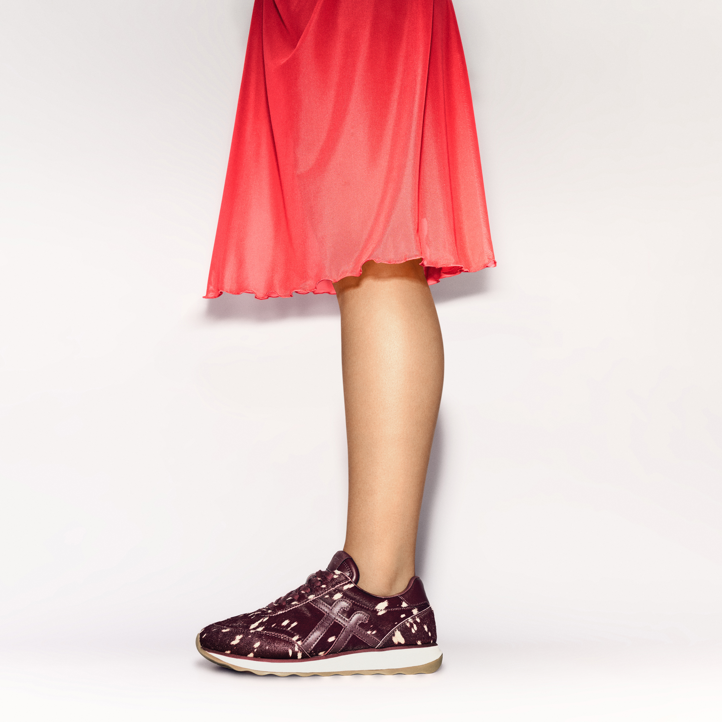 FitFlop x Ester Manas รองเท้าผ้าใบสีแดงไวน์