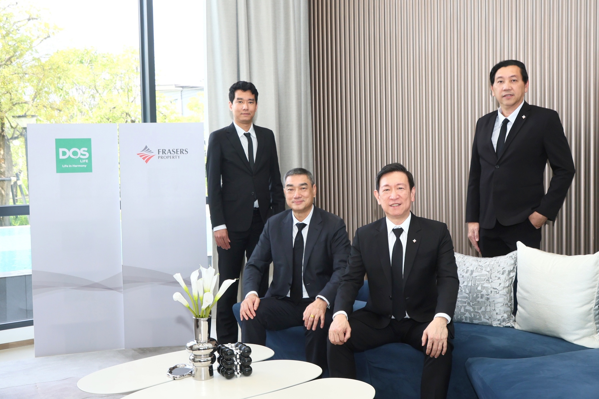 ผู้บริหารเฟรเซอร์ส พร็อพเพอร์ตี้ ประเทศไทย และ DOS Life ในงานแถลงข่าวความร่วมมือพัฒนาฝาบ่อพักพลาสติกรีไซเคิล