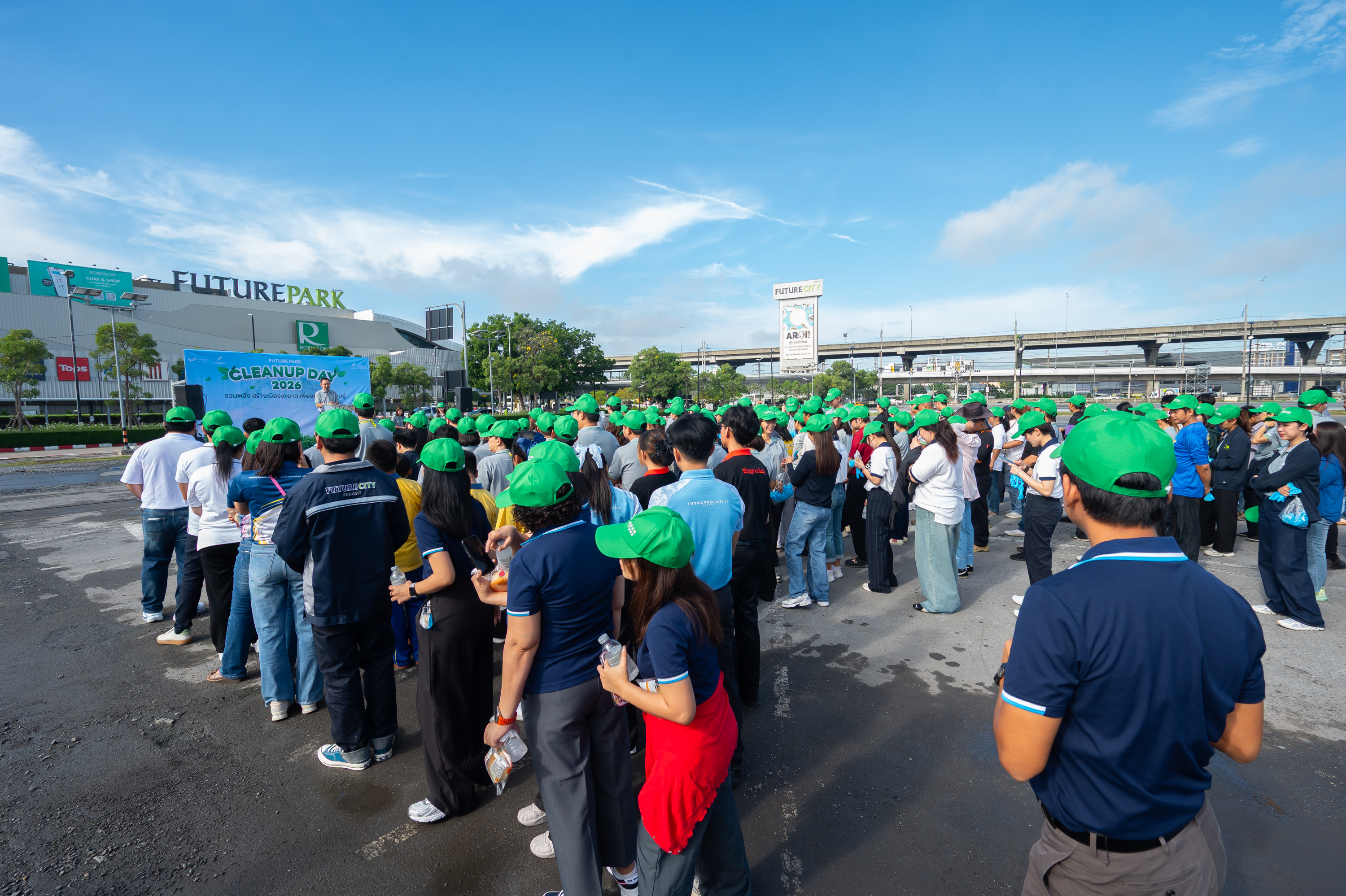 ทีมจิตอาสา Cleanup Day 2026 ลงพื้นที่เก็บขยะ