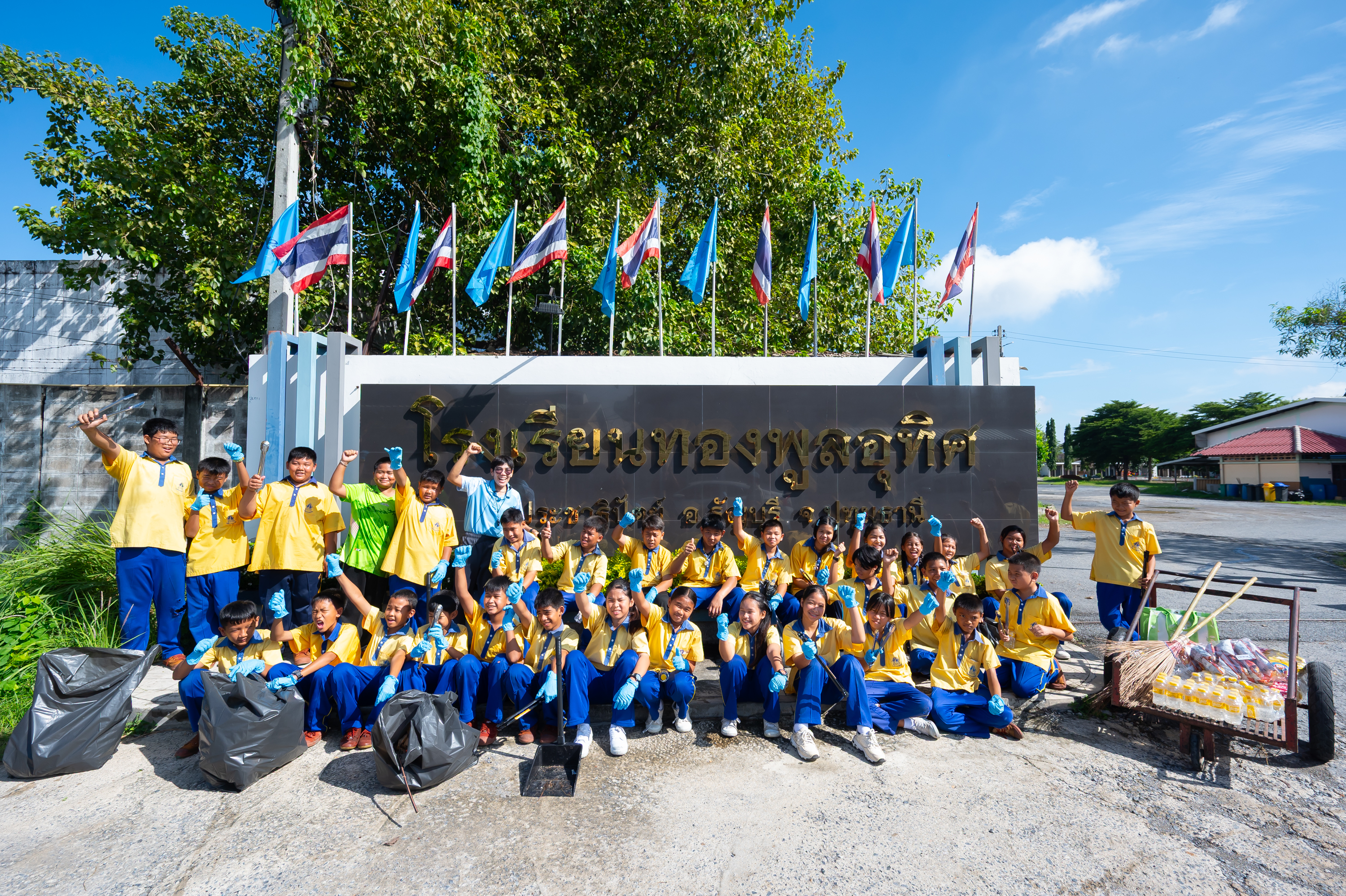 ภาพหมู่ผู้ร่วมกิจกรรม Cleanup Day 2026