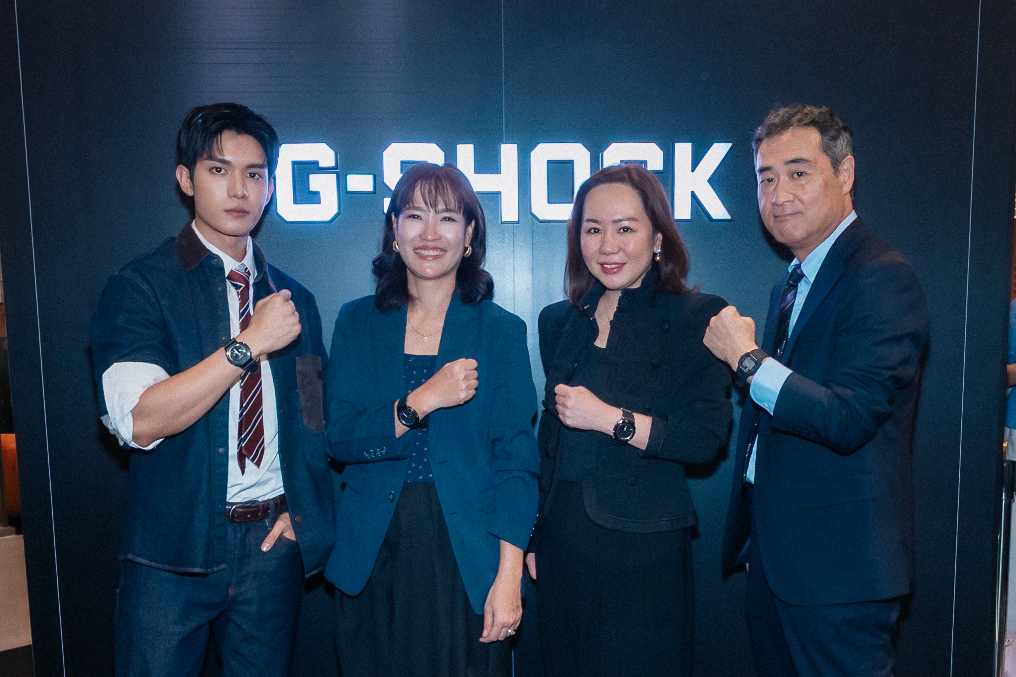 เน็ต สิรภพ พร้อมด้วยผู้บริหารจาก CMG และ Casio Thailand ในงานเปิดตัว G-SHOCK LUXE BLACK COLLECTION