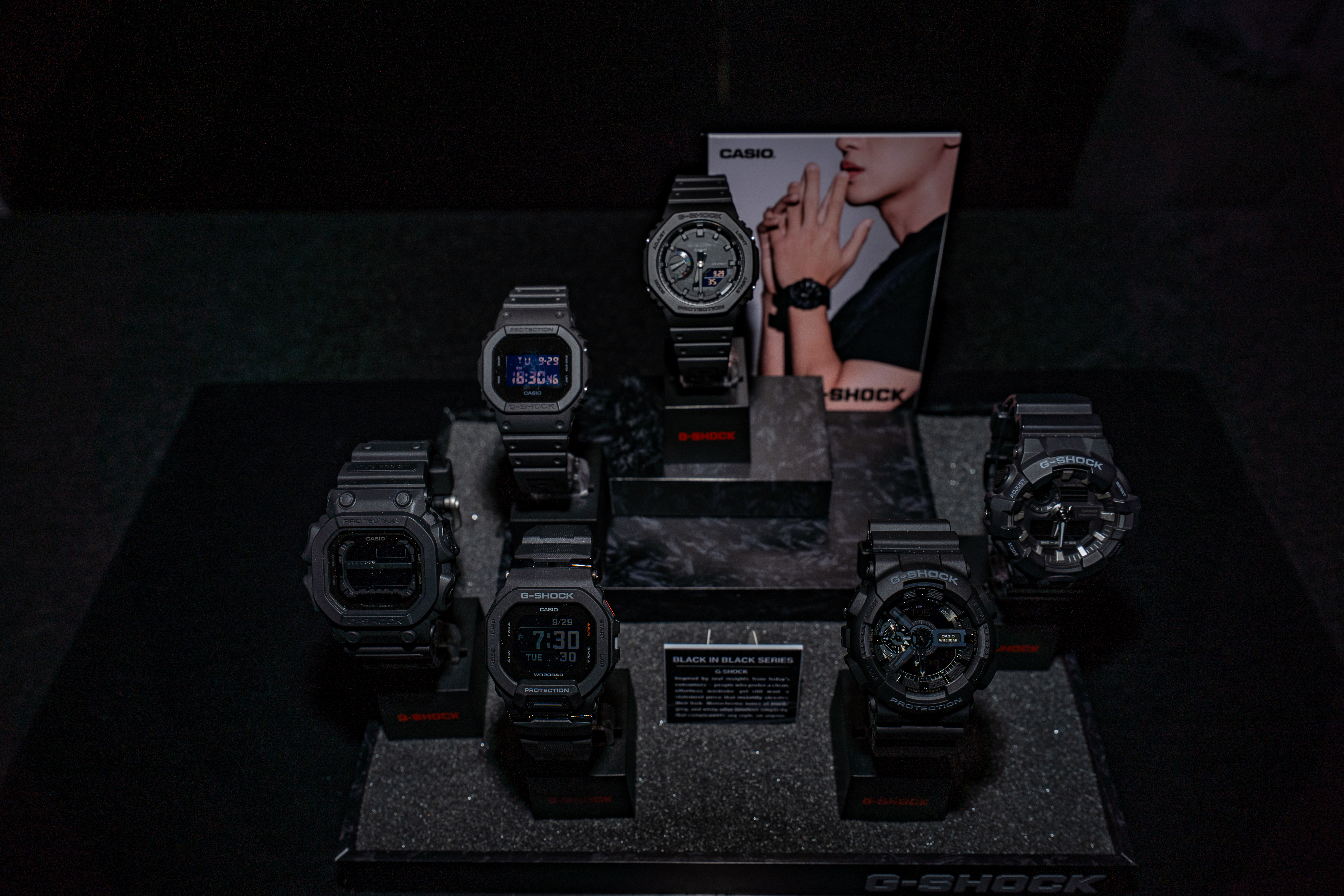 G-SHOCK เรือนเวลาโทนสีดำหลากหลายรุ่น