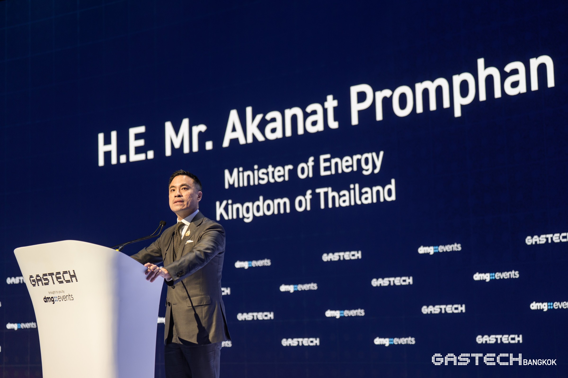 นายเอกนัฏ พร้อมพันธุ์ รัฐมนตรีว่าการกระทรวงพลังงาน