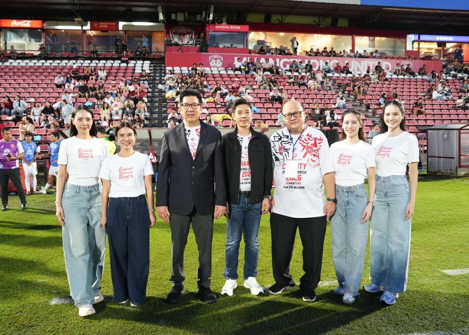 ทีมนักกีฬาและผู้ร่วมงานในพิธีเปิดการแข่งขัน