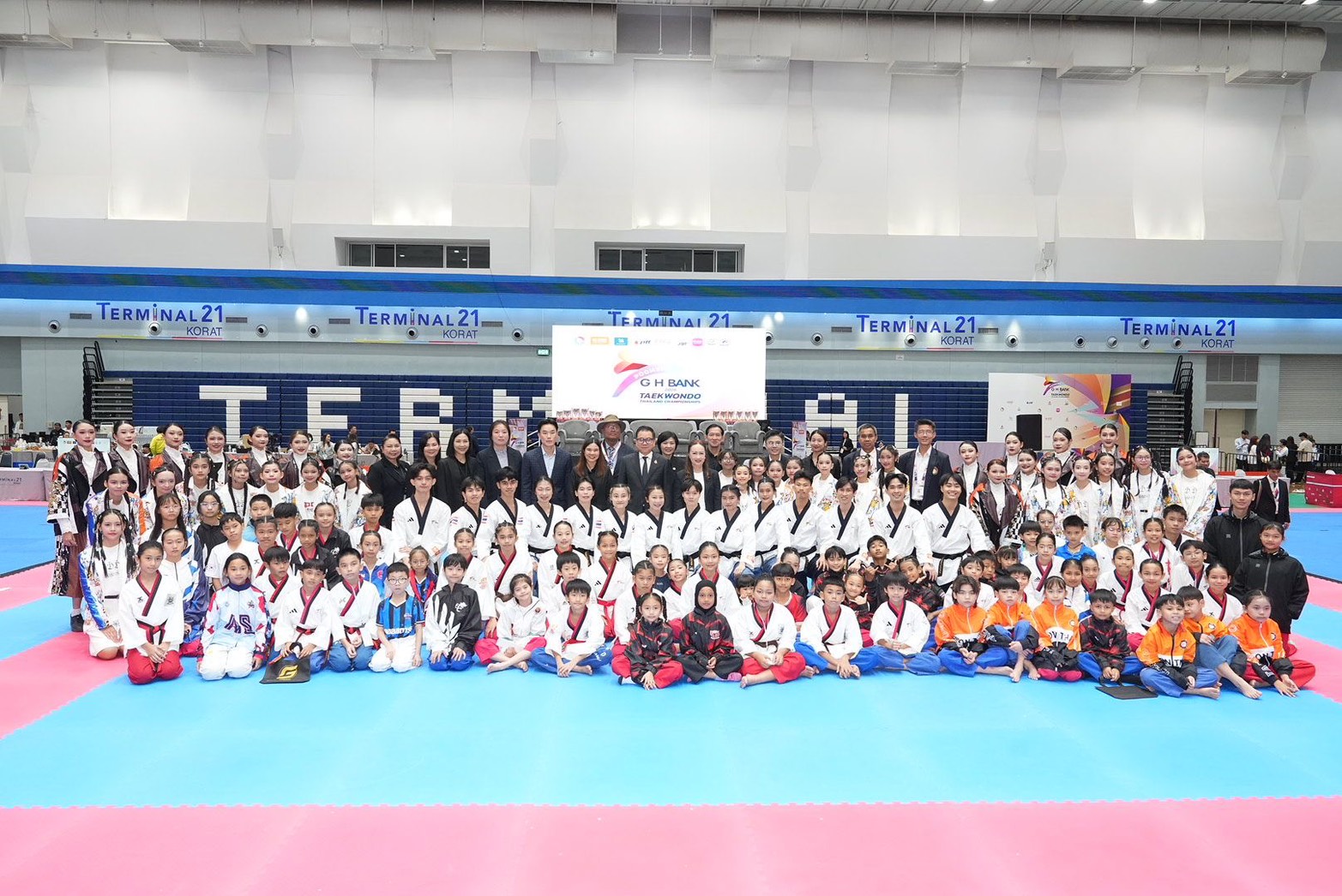บรรยากาศผู้เข้าร่วมแข่งขันเทควันโดกว่า 1,000 คน