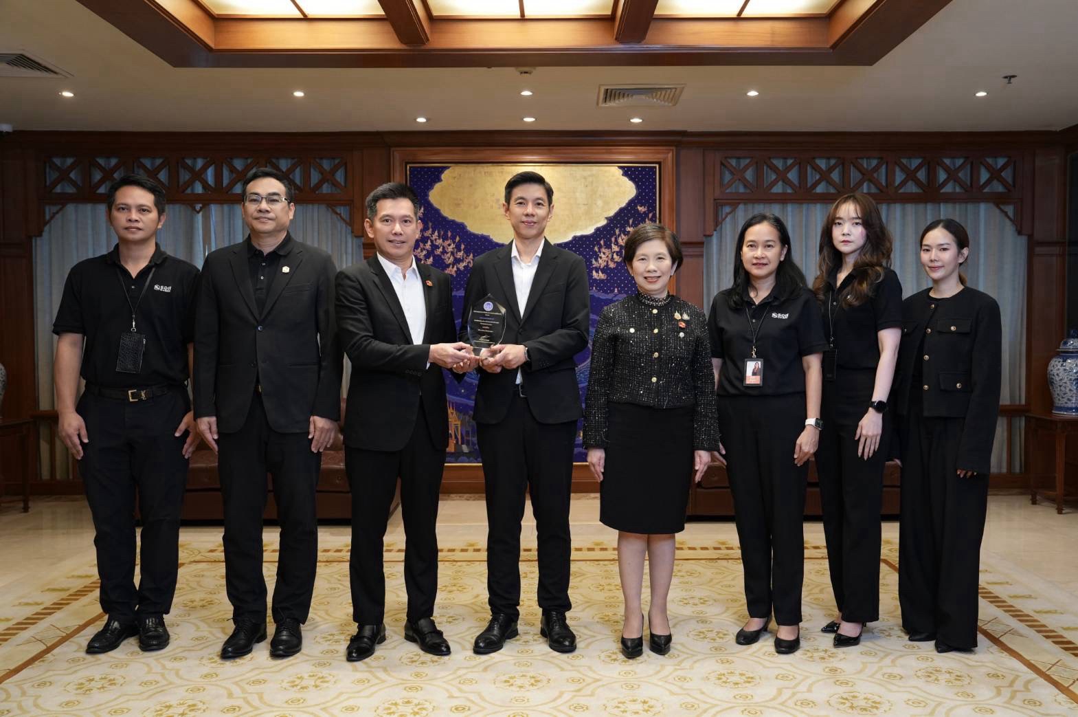ผู้บริหารและผู้แทน ธอส. ร่วมพิธีมอบรางวัลเครือข่ายต้นแบบในการป้องกันและเฝ้าระวังการทุจริต