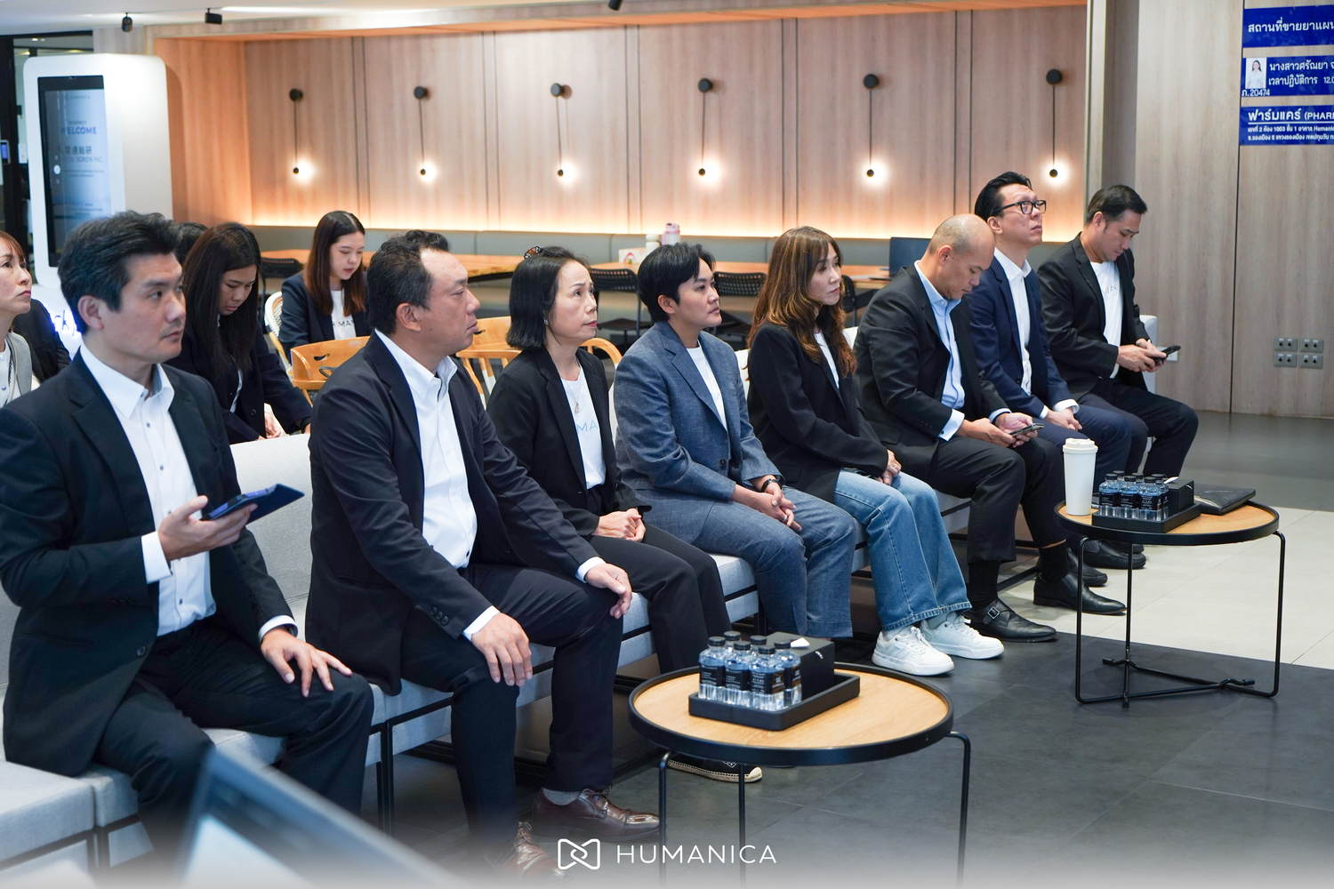 ภาพผู้บริหาร Humanica และ Dentsu Soken