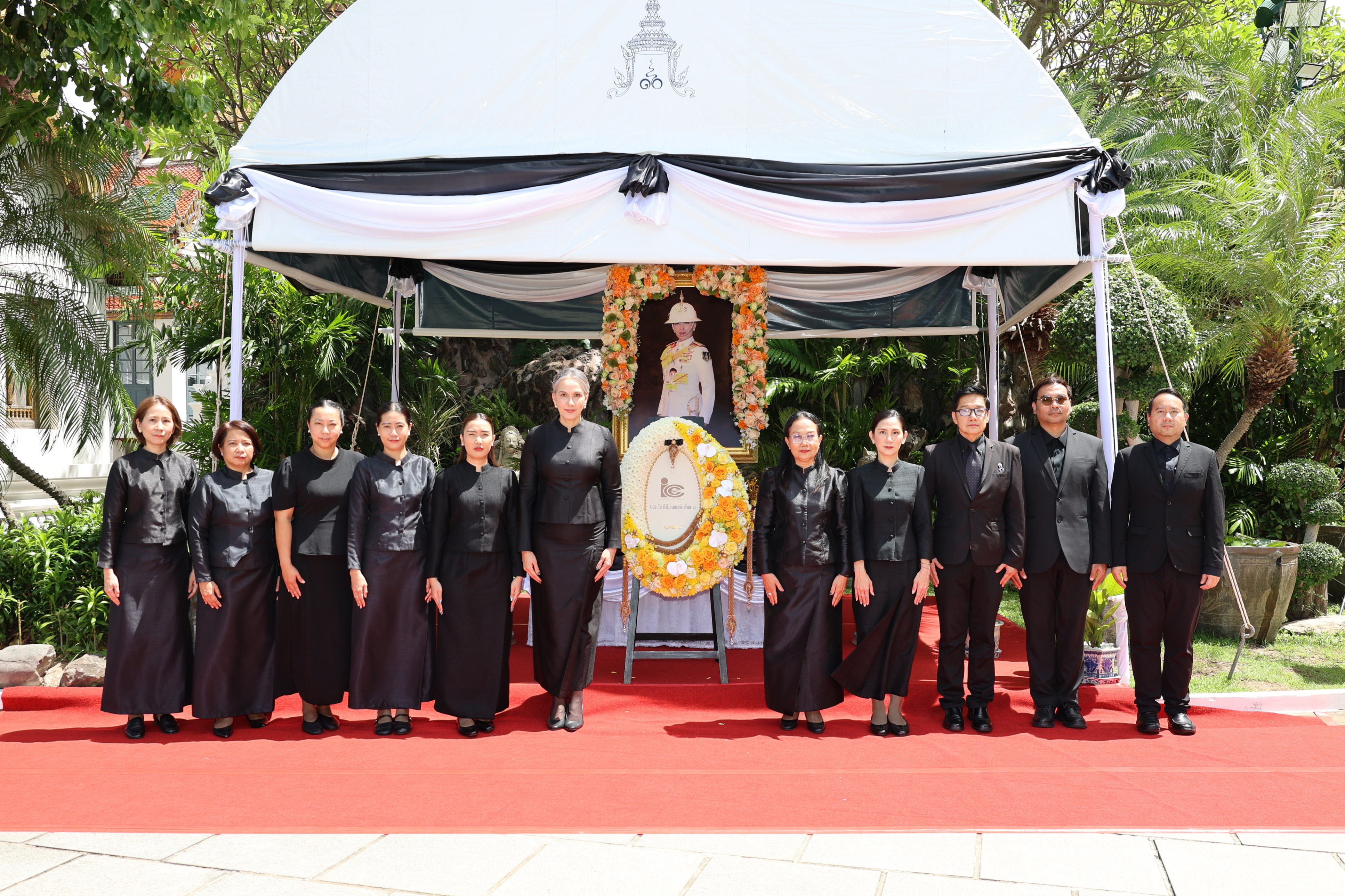ภาพวางพวงมาลา