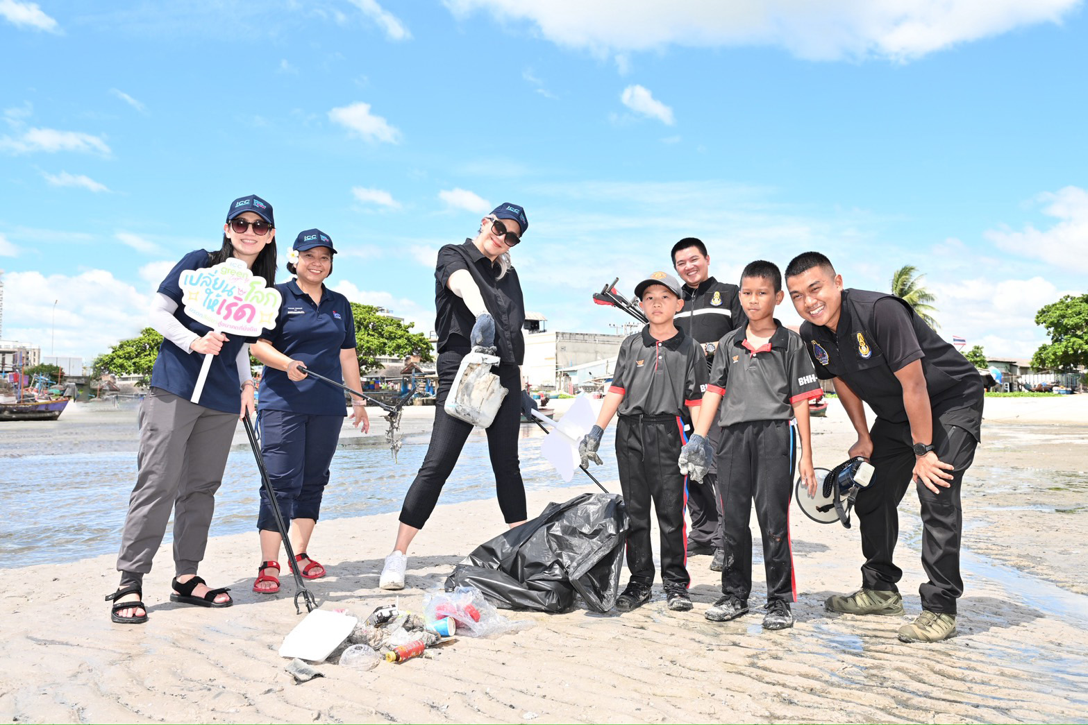 ภาพกิจกรรมเก็บขยะชายหาด ICC Green Legacy 1