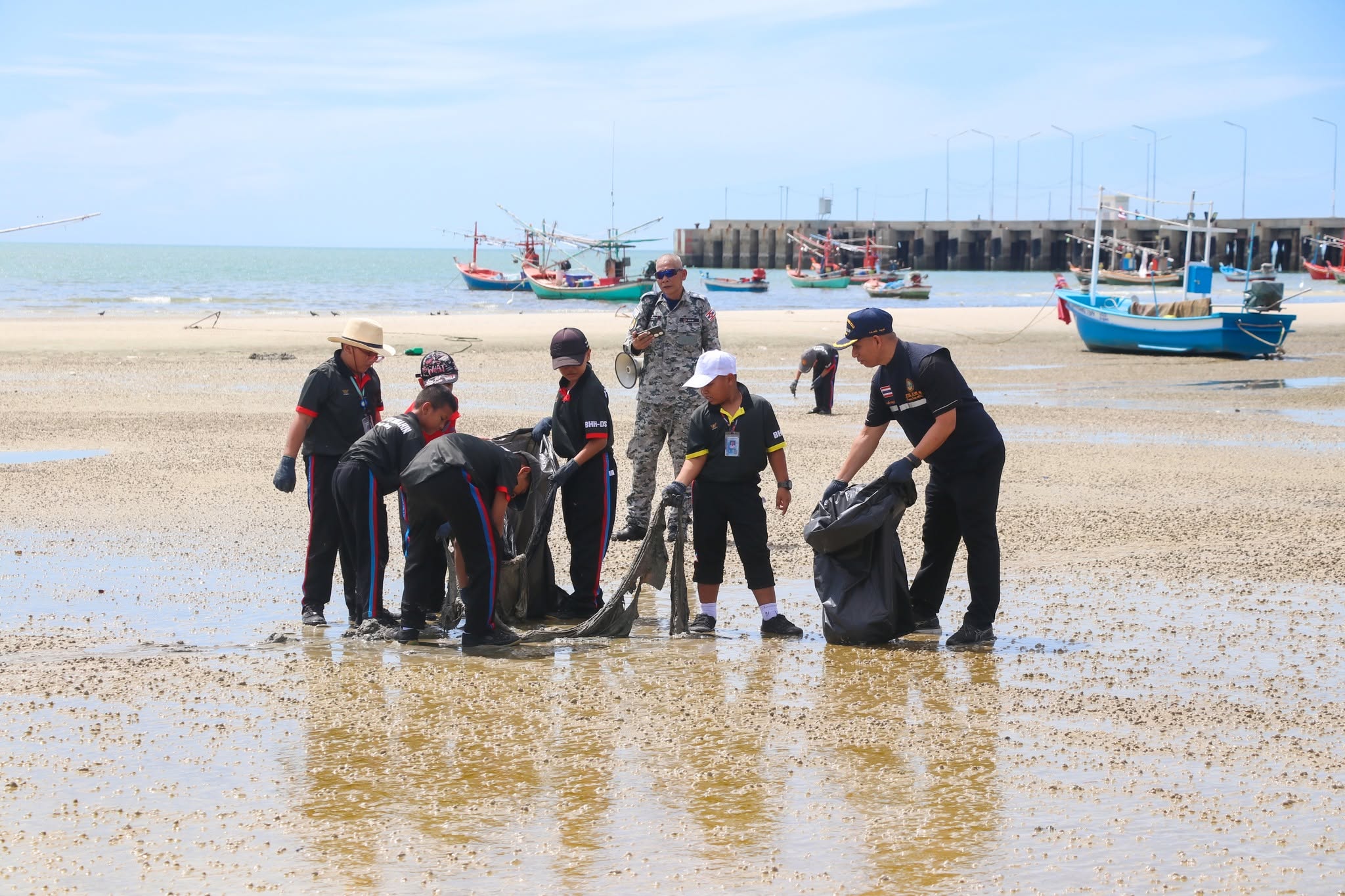 ภาพกิจกรรมเก็บขยะชายหาด ICC Green Legacy 4