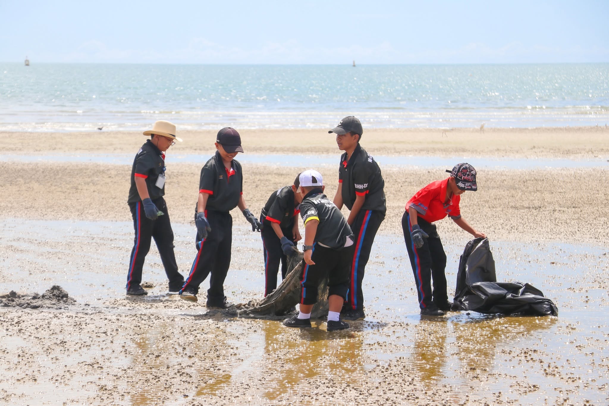 ภาพกิจกรรมเก็บขยะชายหาด ICC Green Legacy 6