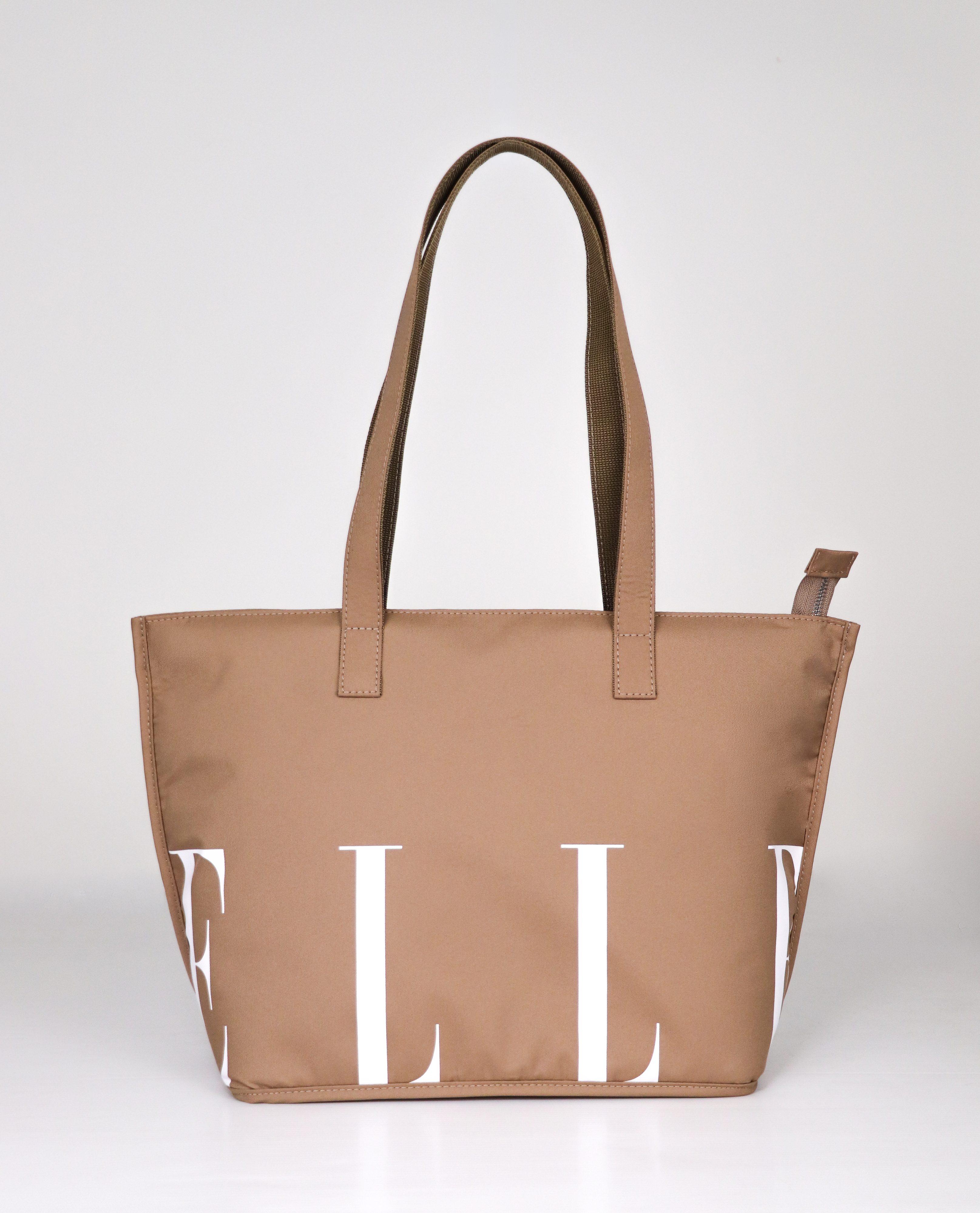 กระเป๋าทรง Bucket Bag จาก ELLE Recycle Nylon Collection