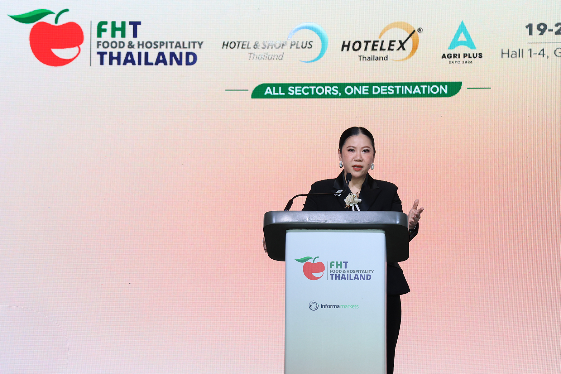นางสาวฐาปนีย์ เกียรติไพบูลย์ ผู้ว่าการการท่องเที่ยวแห่งประเทศไทย ในงาน Food & Hospitality Thailand 2026