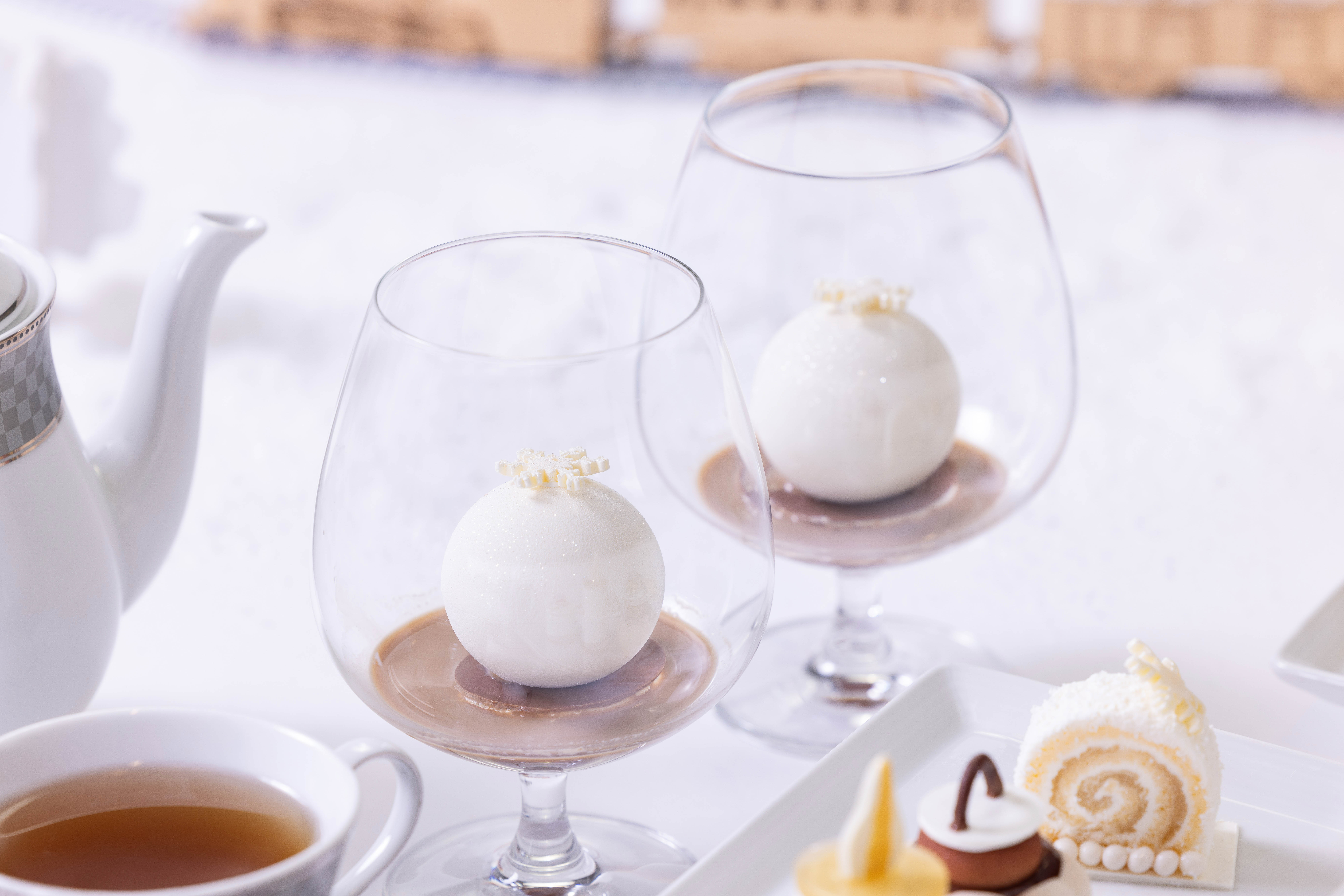 ขนมหวานในชุดน้ำชายามบ่ายไวท์ คริสต์มาส สวิส