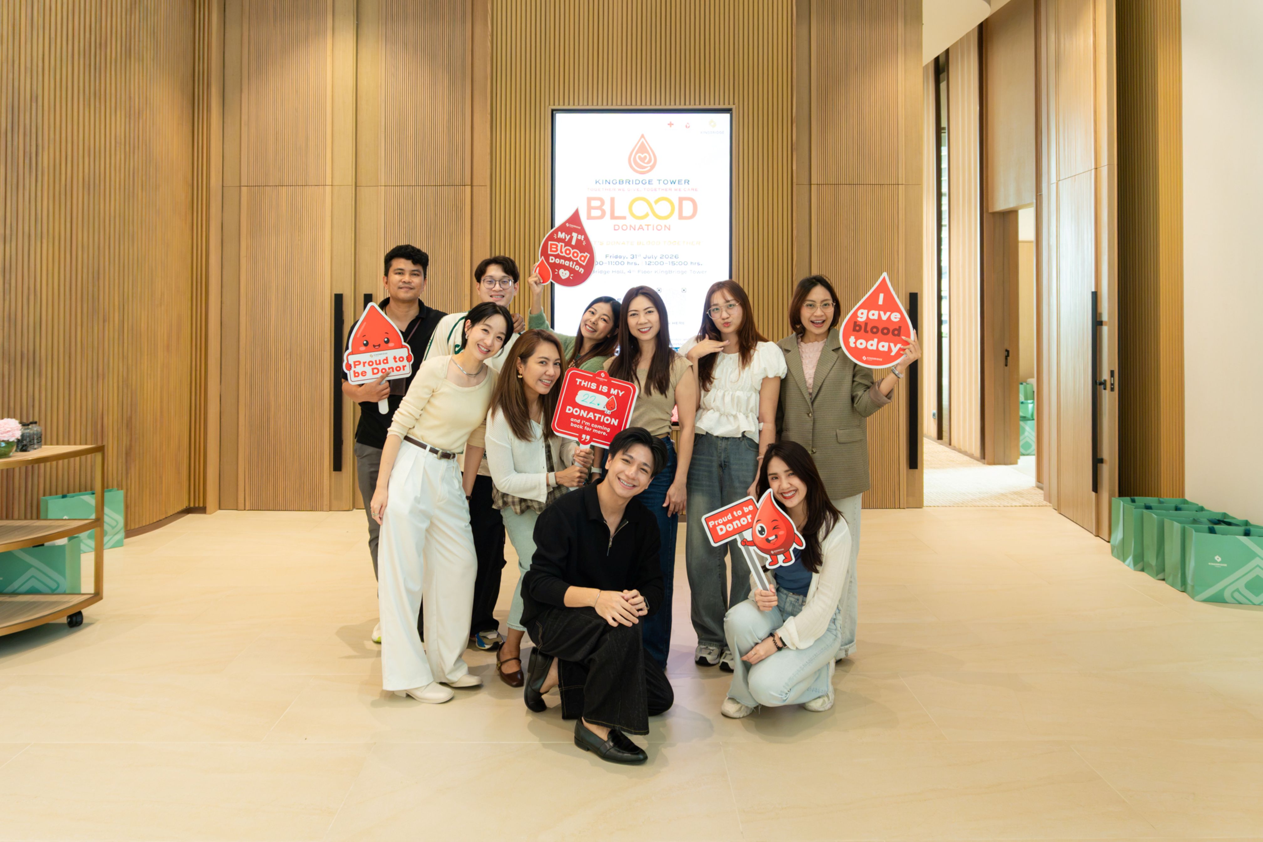 ทีมงานและผู้ร่วมบริจาคโลหิต KingBridge Tower