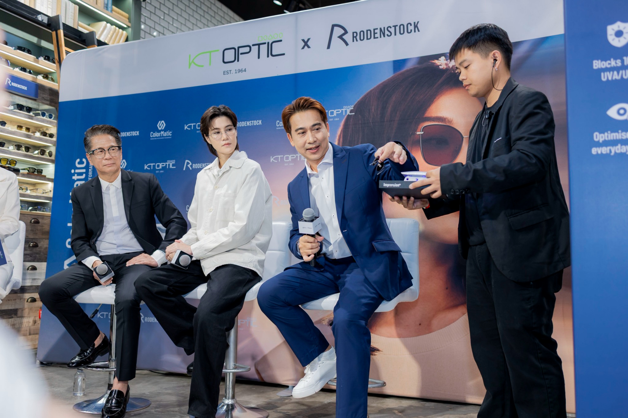 สองผู้บริหาร ร่วมให้ข้อมูล ท่ามกลางแขกผู้มีเกียรติและสื่อมวลชน