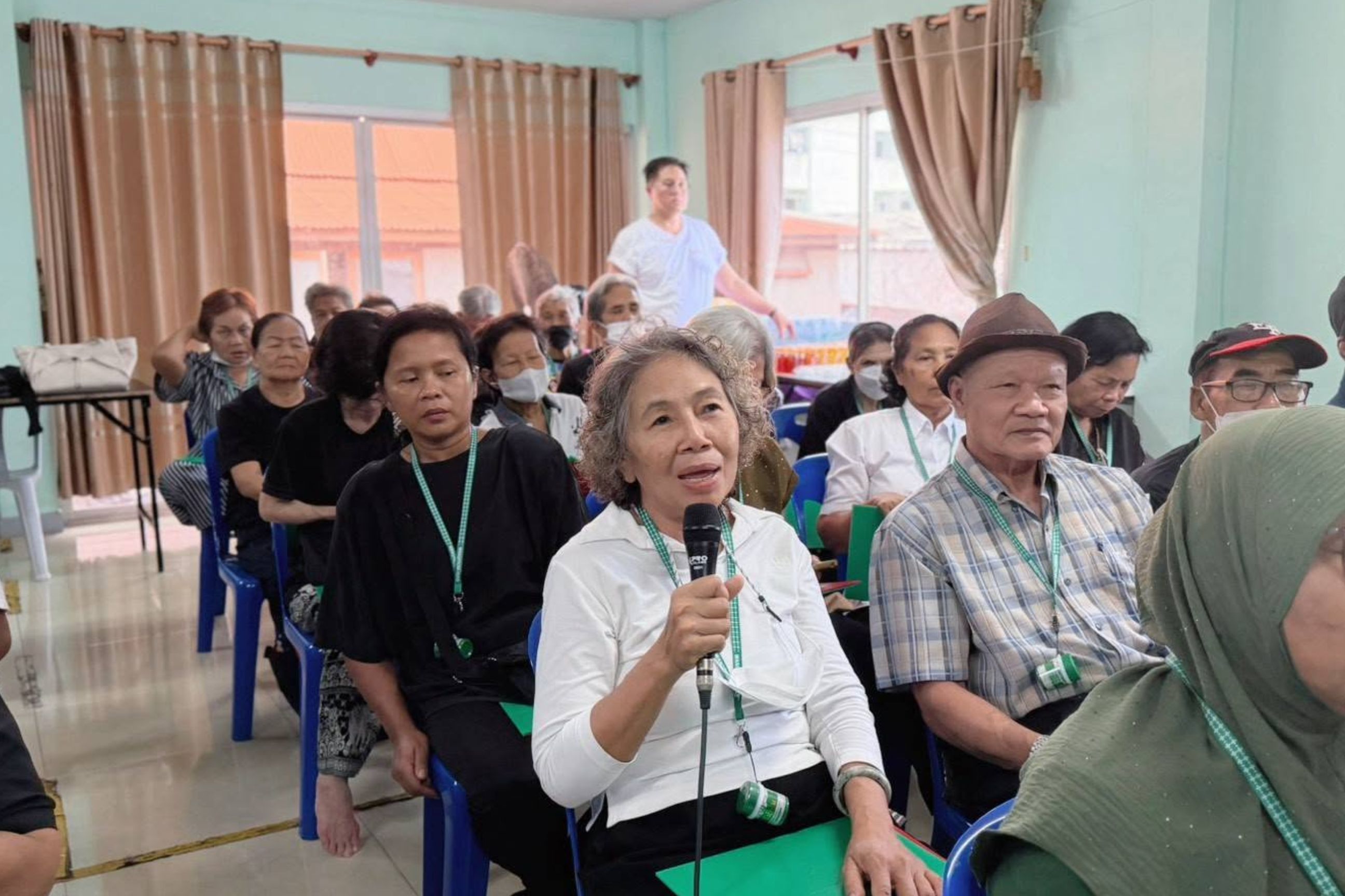 ผู้สูงวัยร่วมกิจกรรมให้ความรู้การเงิน