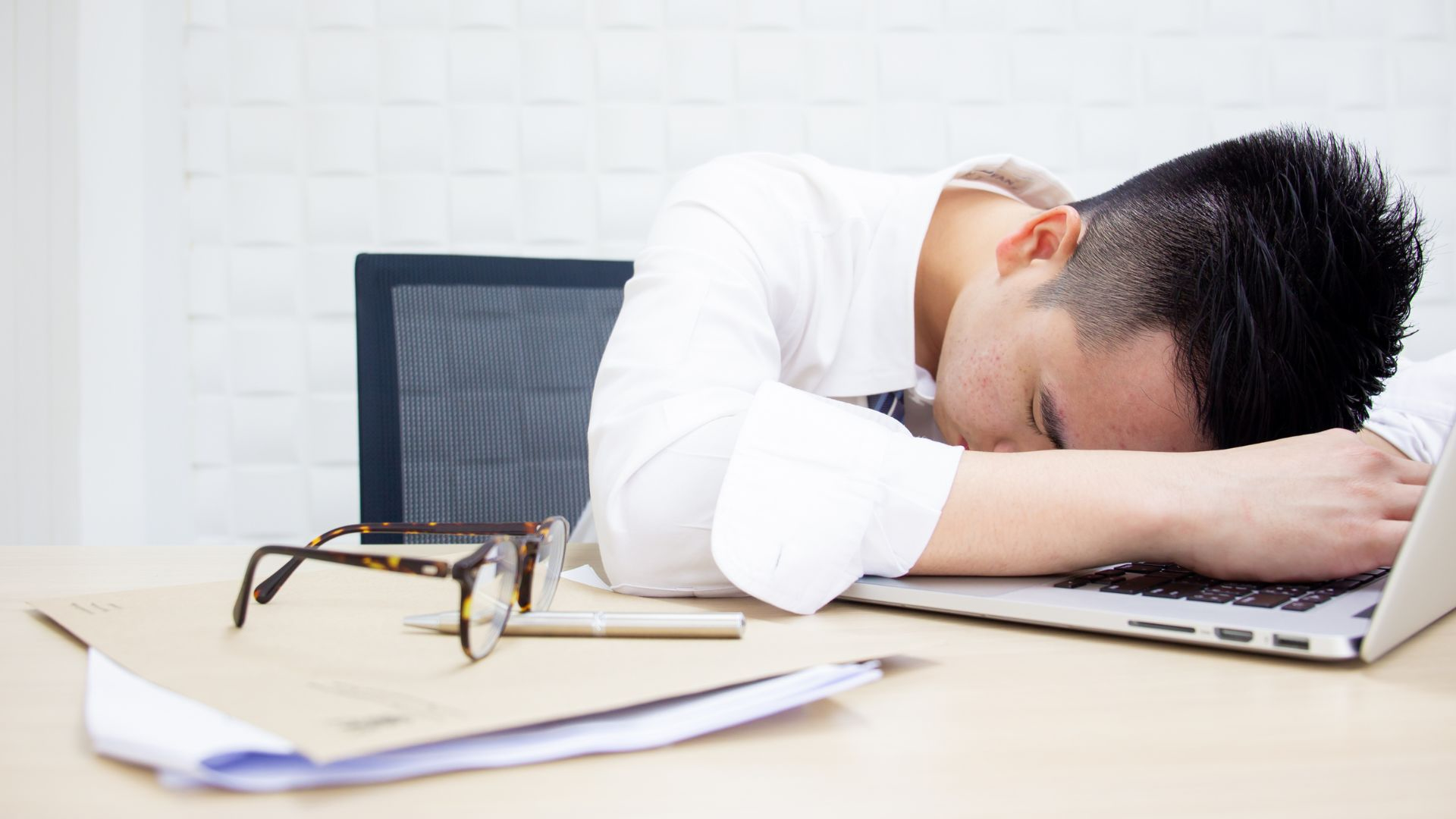 ภาพประกอบบทความ เคทีซีชวน ‘เดอะแบก’ เช็กสุขภาพใจก่อนหมดแรง
