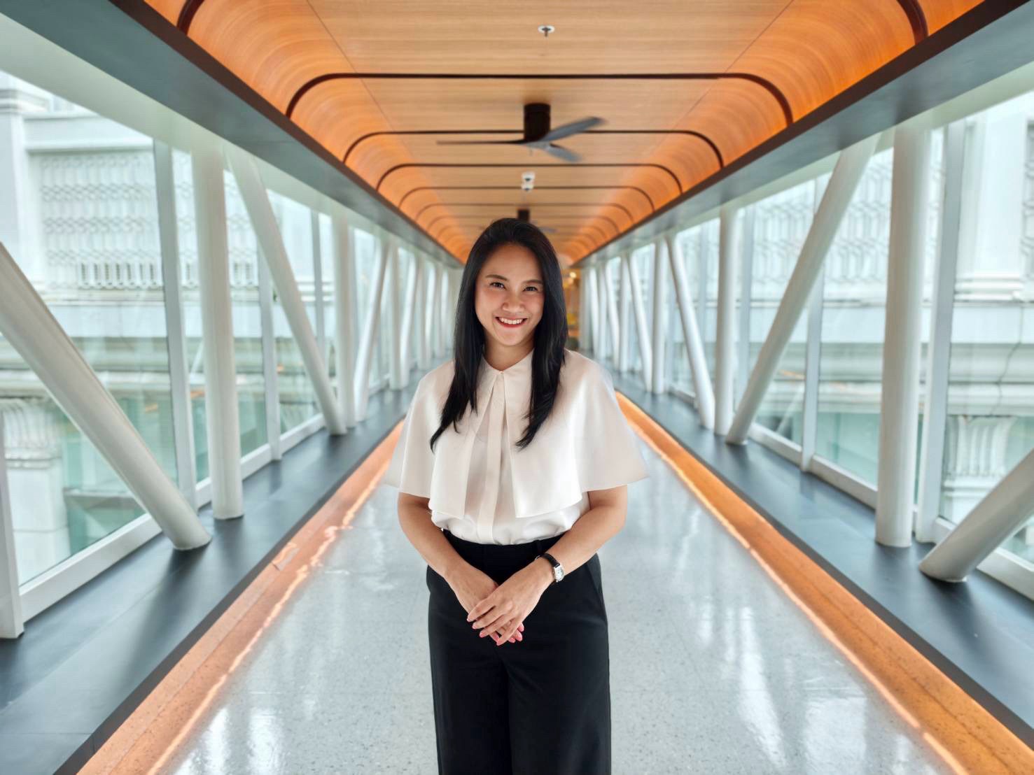 นางสาวกุลธิดา แพรัตกุล รองกรรมการผู้จัดการอาวุโส ฝ่ายธุรกิจออกบัตร เจซีบี