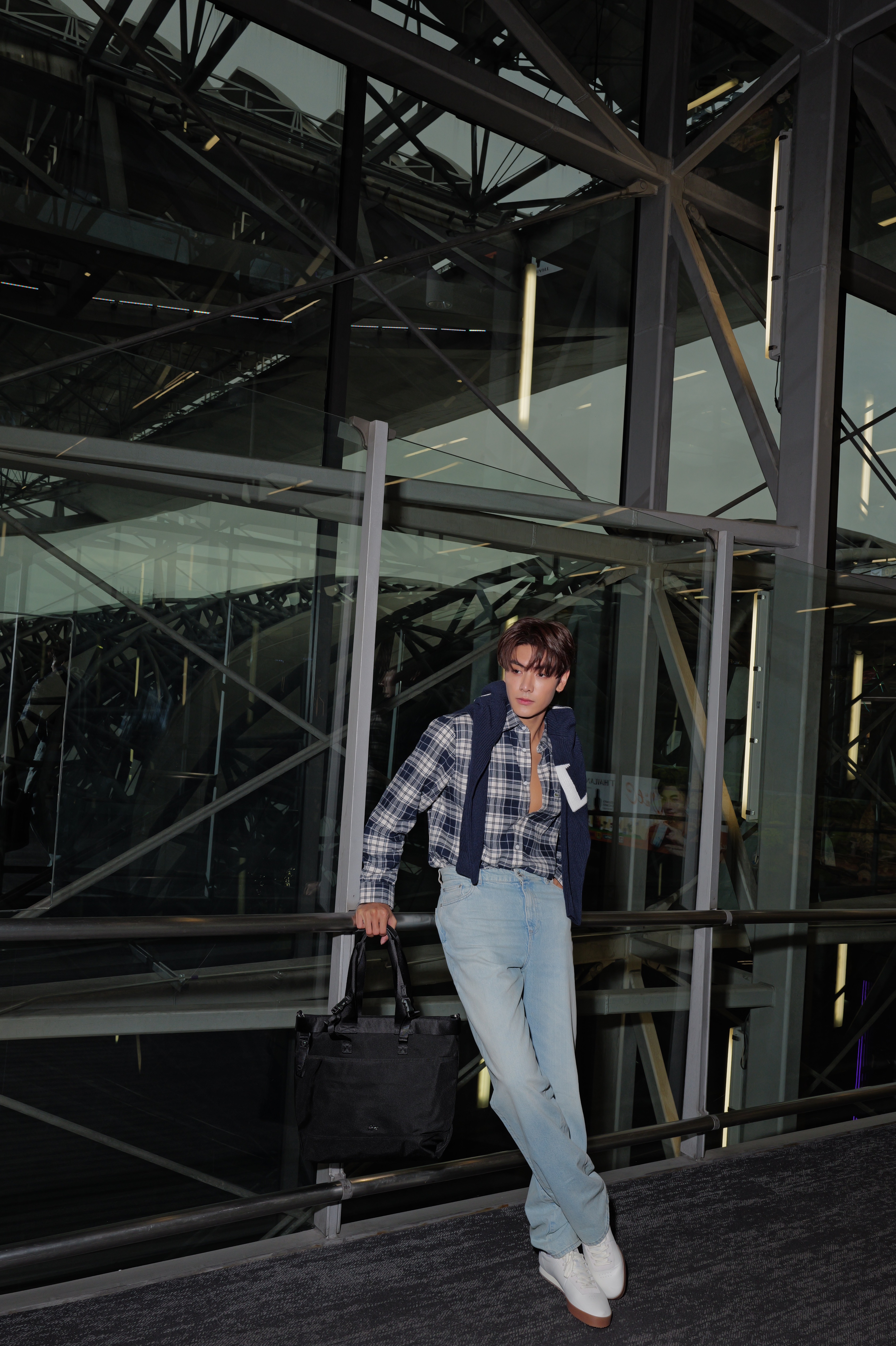 “จุง อาเชน” ในลุค Sport Casual แบบ Lacoste ก่อนออกเดินทางสู่บาหลี