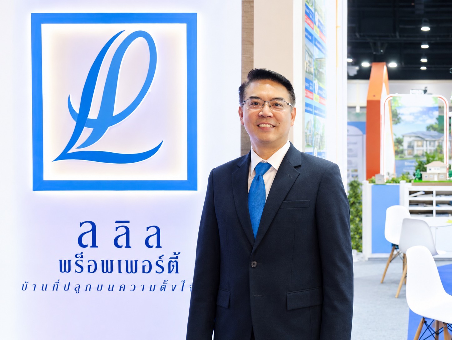 นายชูรัชฏ์ ชาครกุล กรรมการผู้จัดการ บริษัท ลลิล พร็อพเพอร์ตี้ จำกัด (มหาชน)