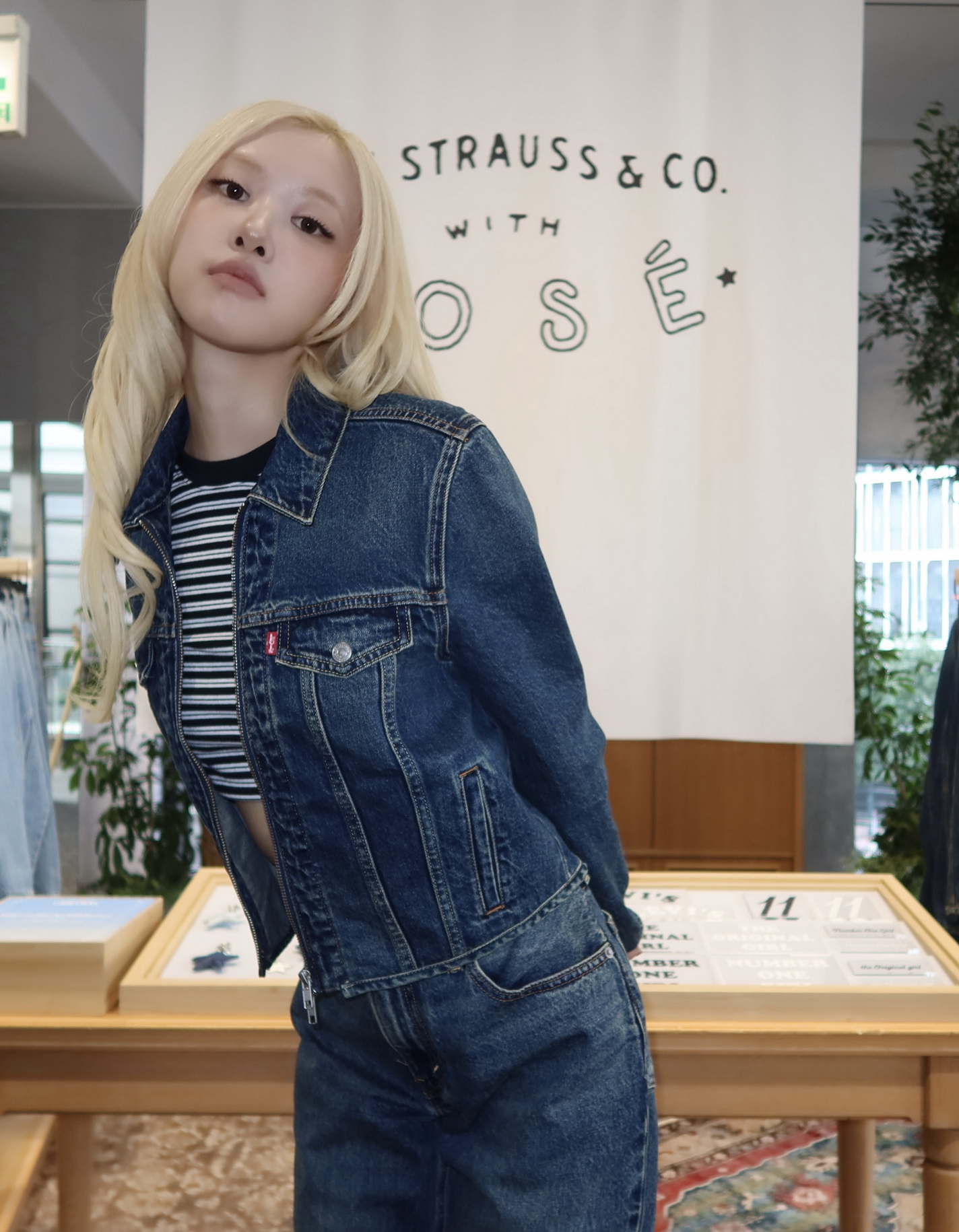 ลุค Levi’s® x ROSÉ คอลเลกชัน The Original Girl