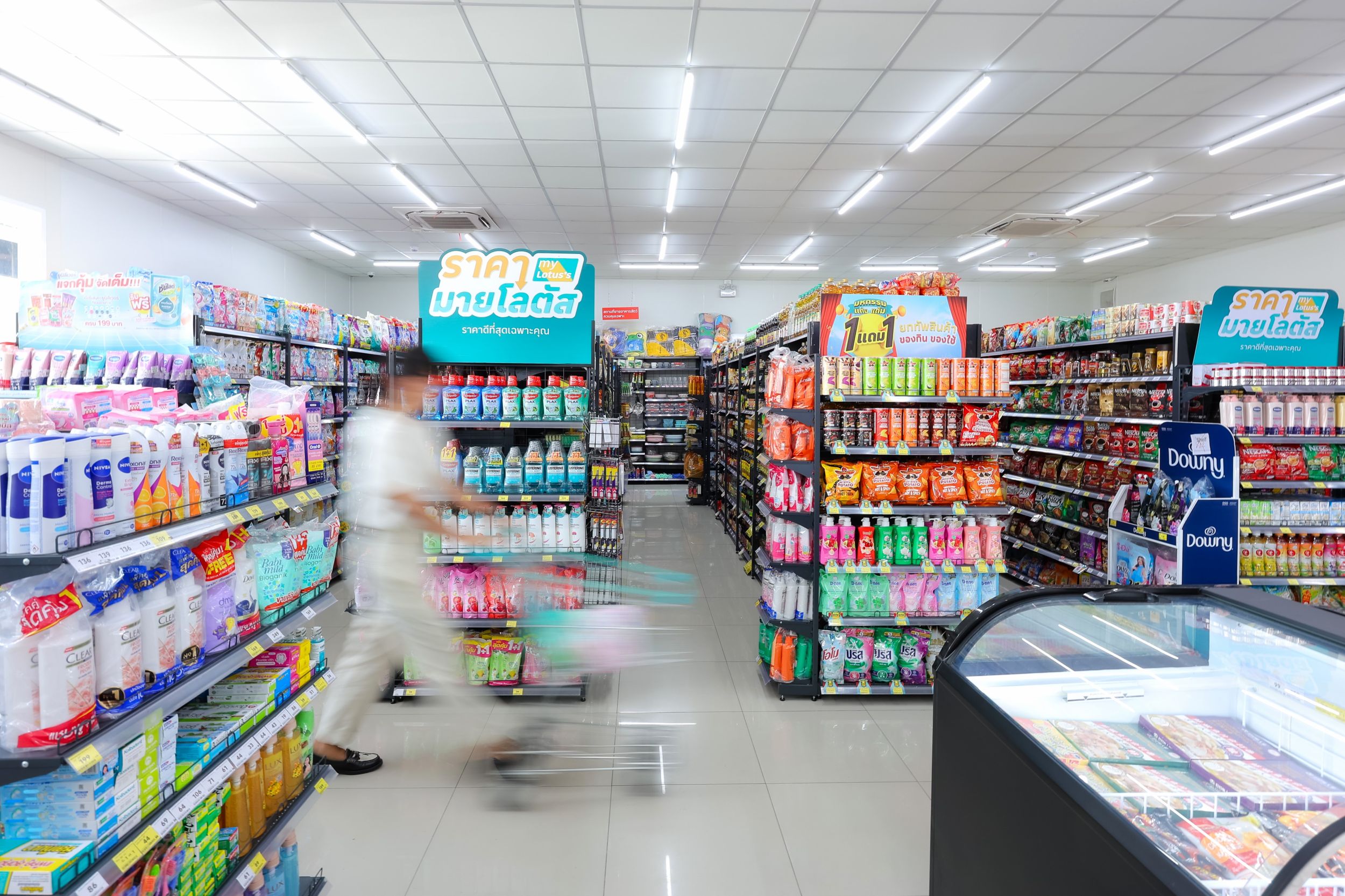 มุมจำหน่ายอาหารสดและของใช้ประจำวันภายในร้าน Lotus’s Go Fresh