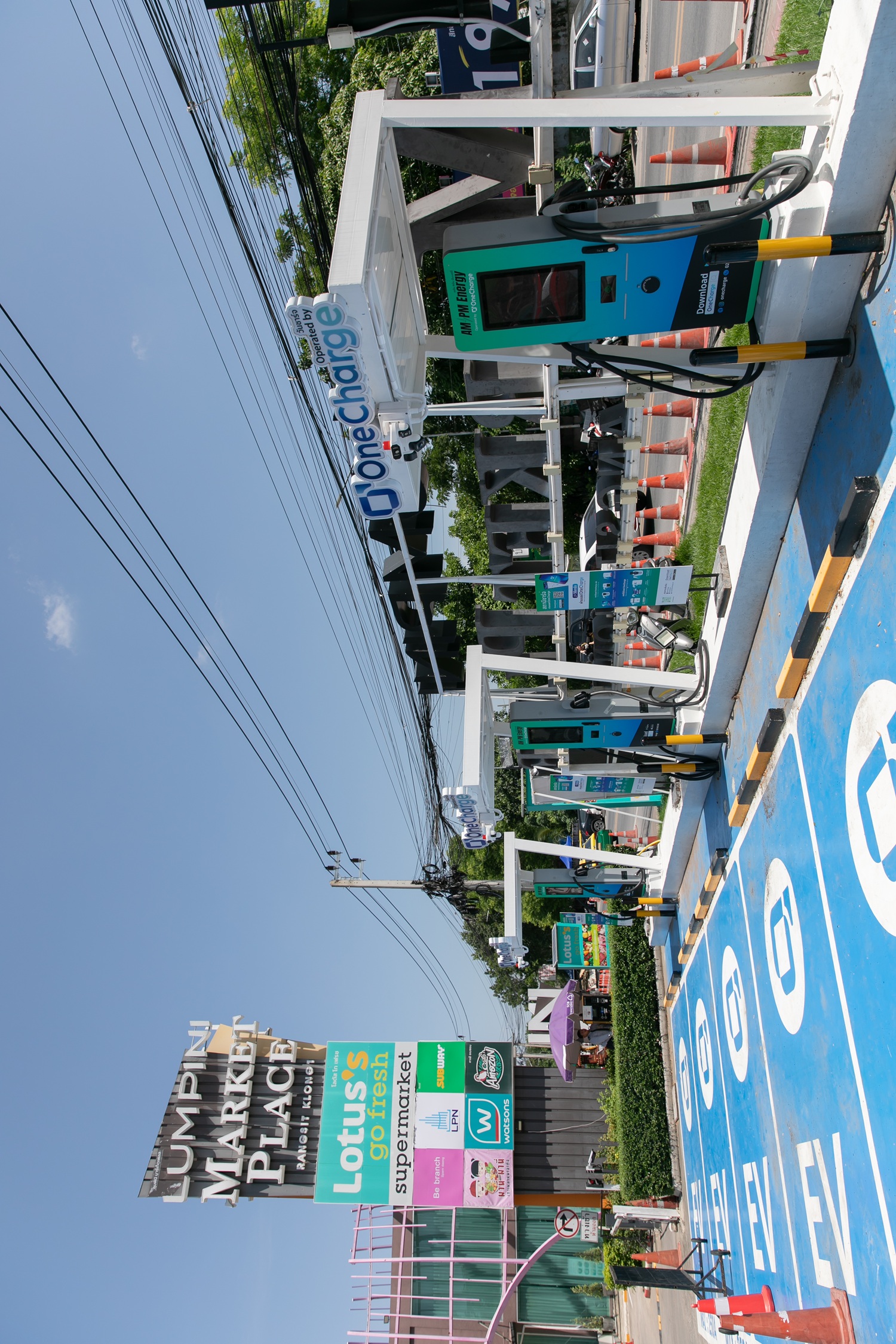 ภาพบรรยากาศเปิด Lucky Suki Marché