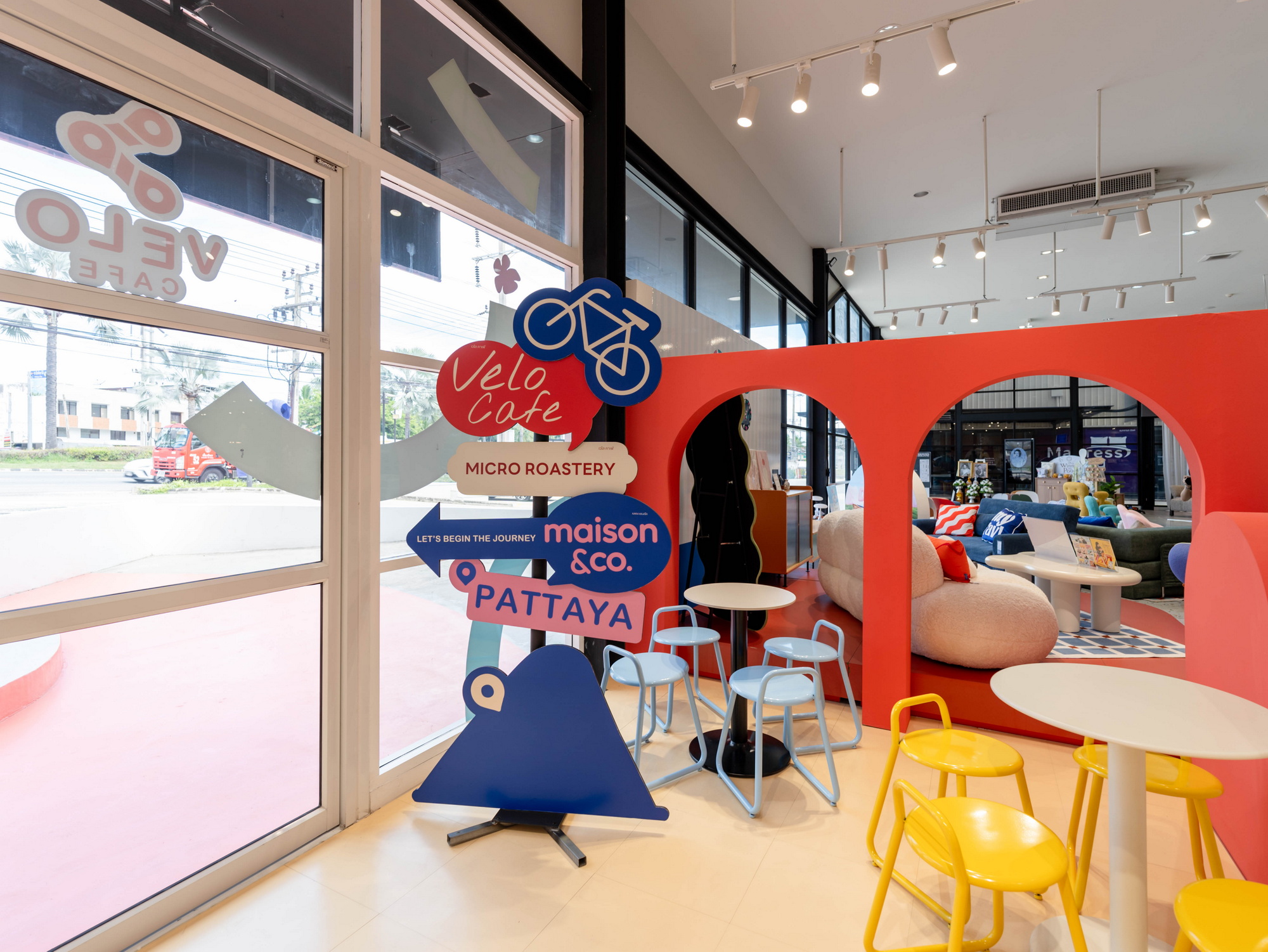 บรรยากาศภายใน Maison & Co. Flagship Store พัทยา