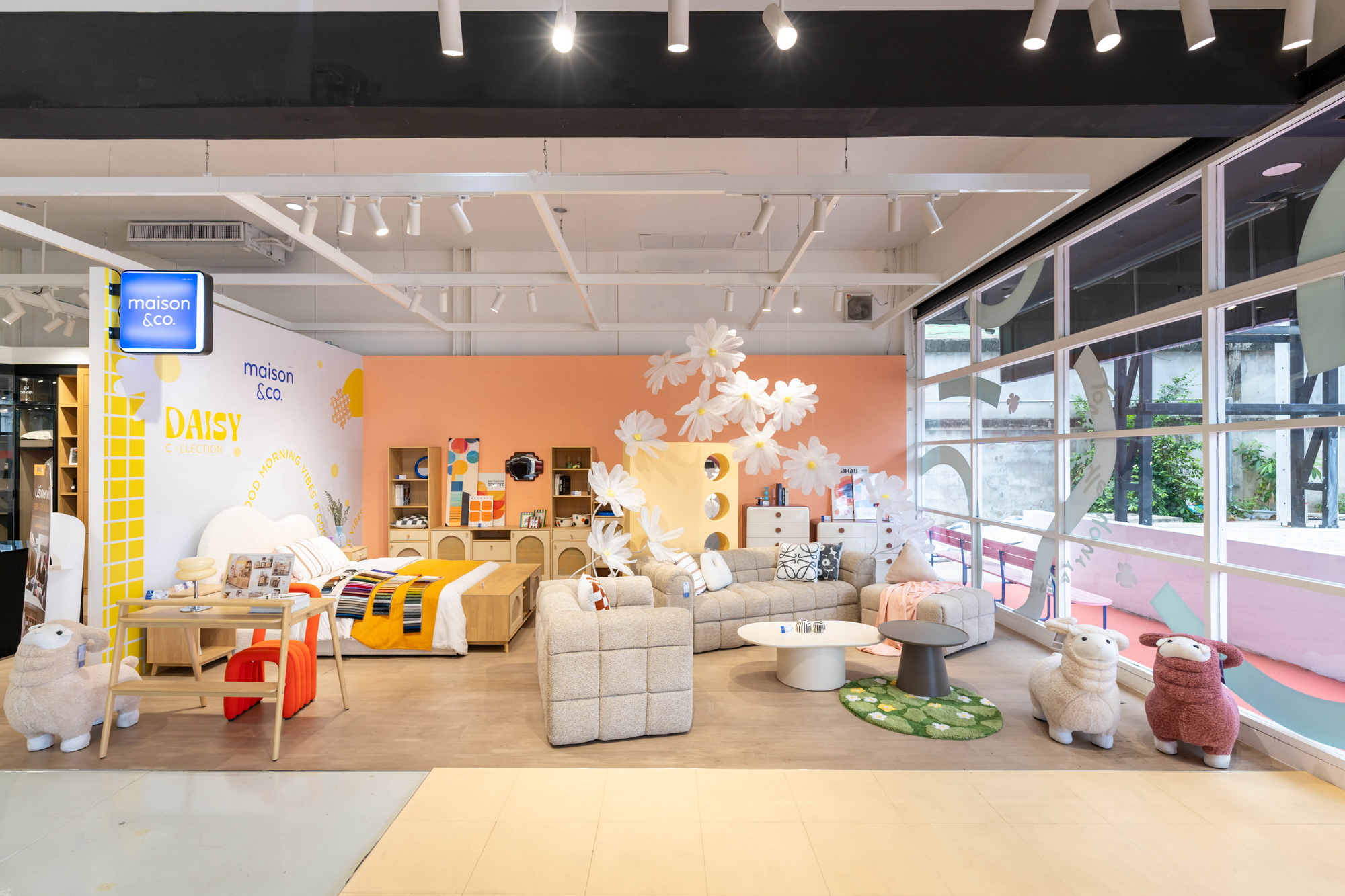 บรรยากาศภายใน Maison & Co. Flagship Store พัทยา