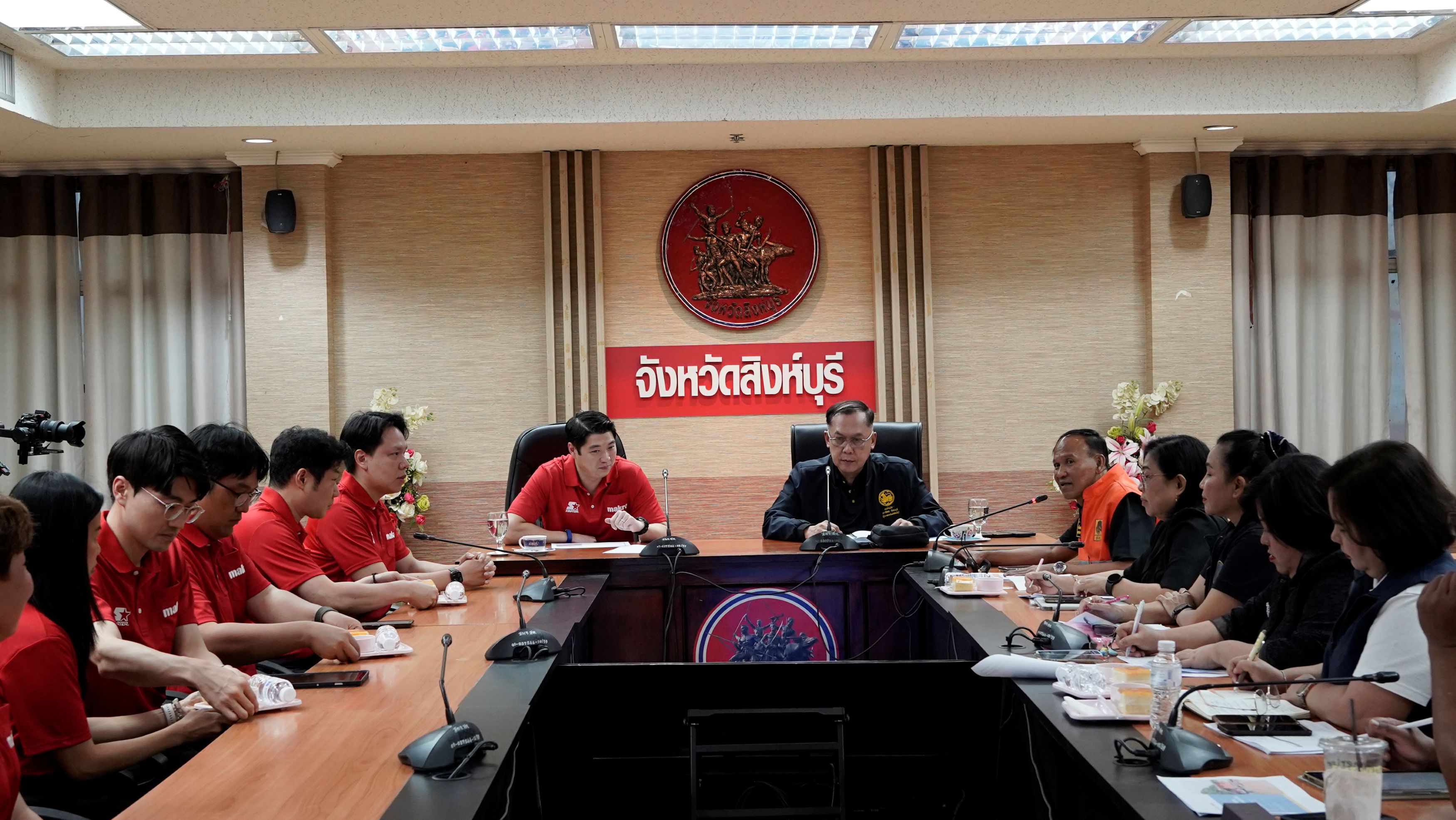 บรรยากาศการลงพื้นที่ช่วยเหลือและฟื้นฟูชุมชนหลังน้ำลดของทีมแม็คโคร