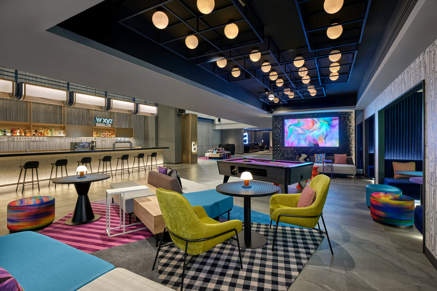 W XYZ Bar โรงแรมอลอฟท์ บาย แมริออท กรุงเทพ สุขุมวิท 11