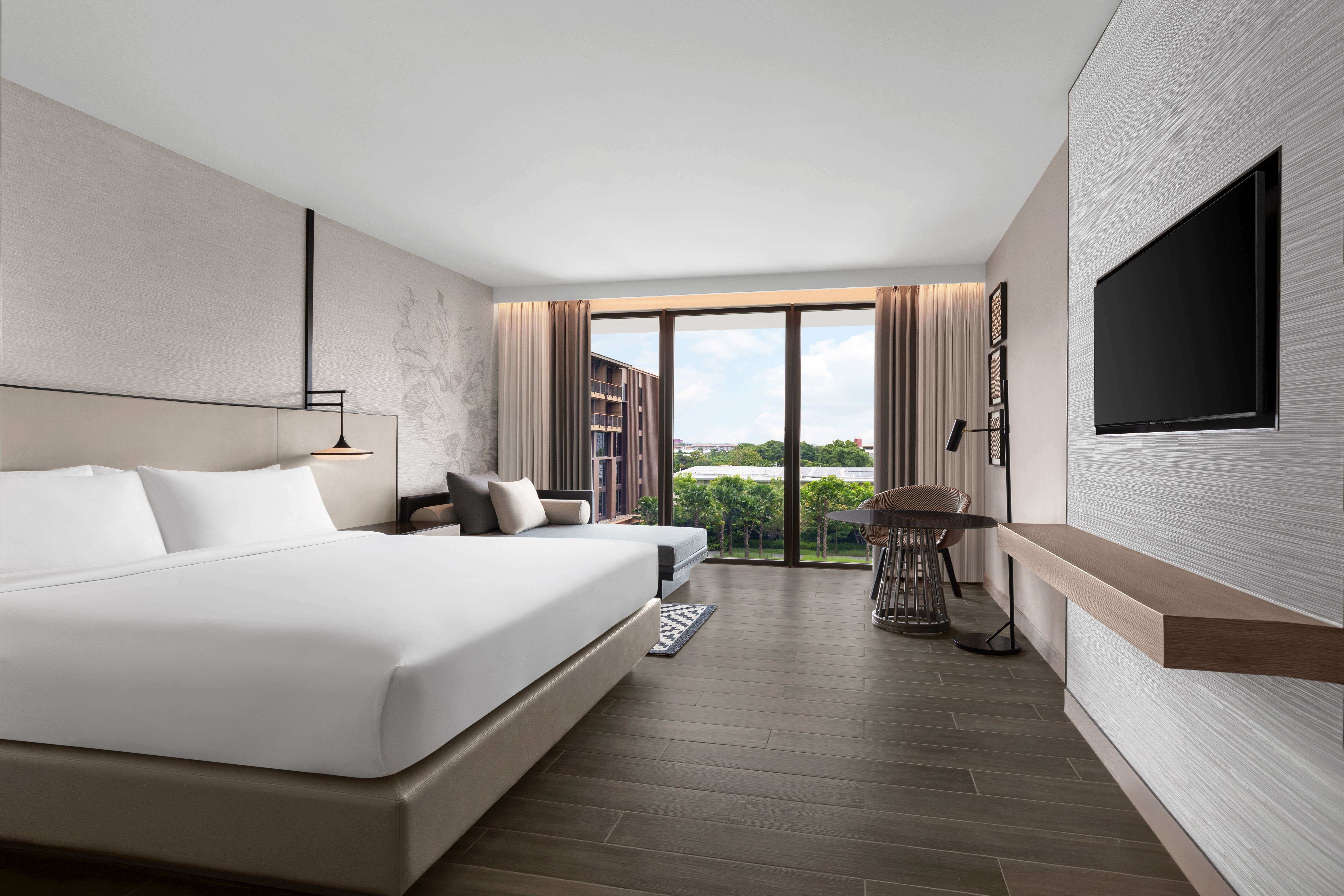 ห้องพัก Deluxe King Room โรงแรมคอร์ทยาร์ด บาย แมริออท กรุงเทพฯ สุวรรณภูมิ แอร์พอร์ท