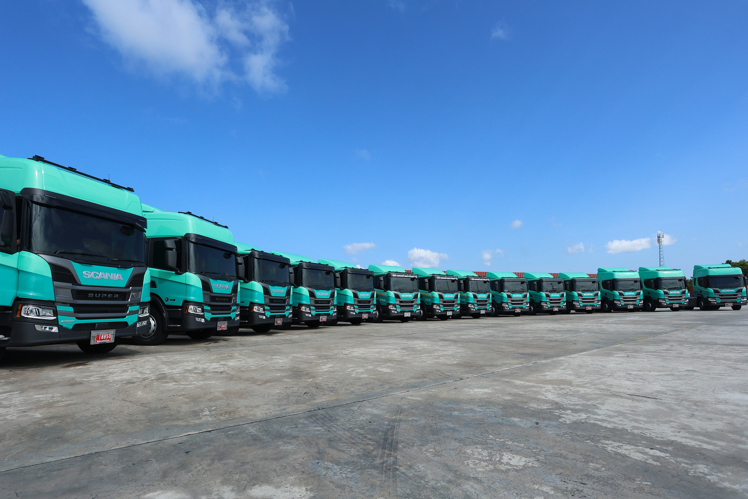 รถ Scania Super Euro5 จำนวน 40 คัน ที่แมคแอนดริว แอนด์ พาร์ทเนอร์สรับมอบ